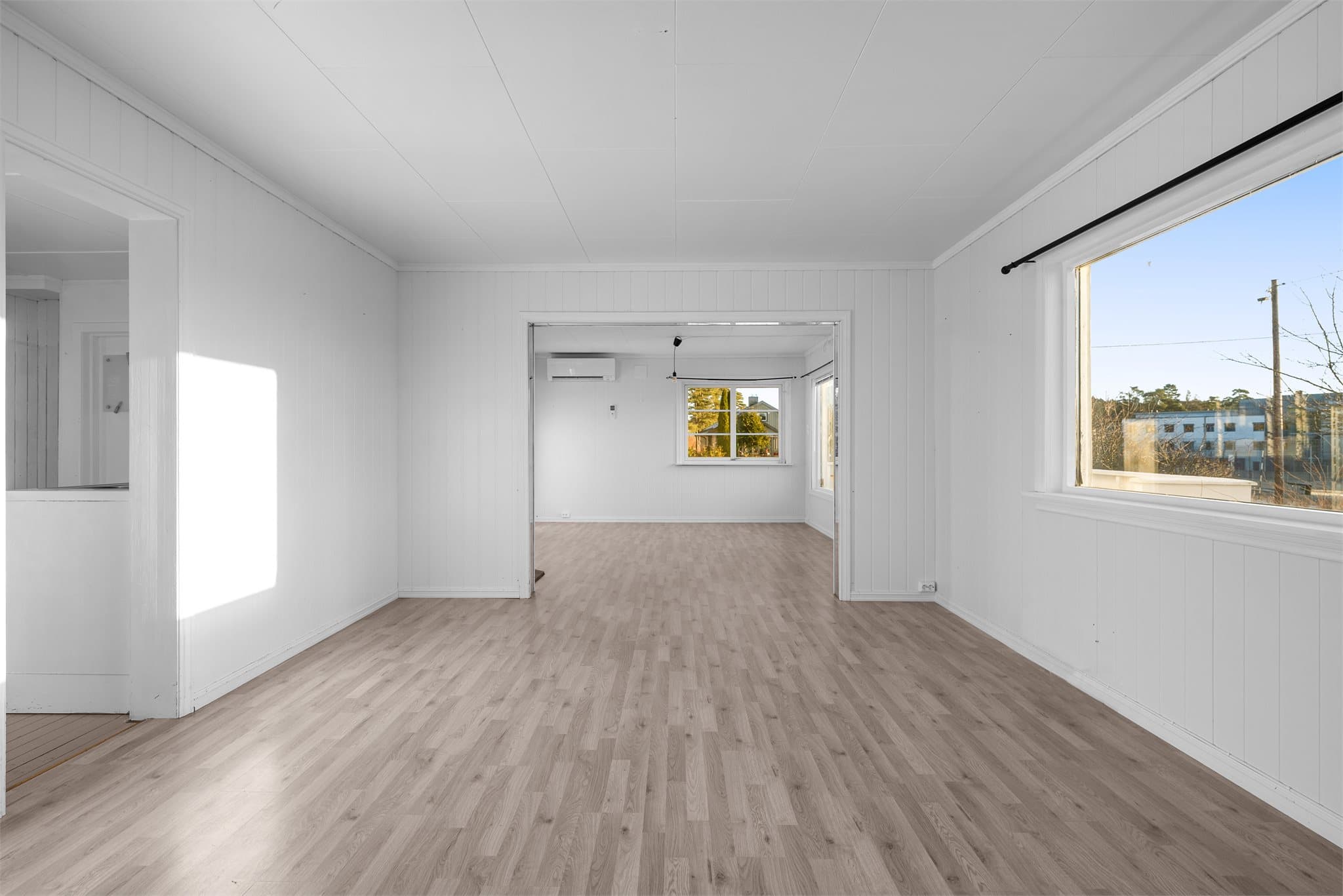 Lys og luftig stue som kan innredes i flere soner