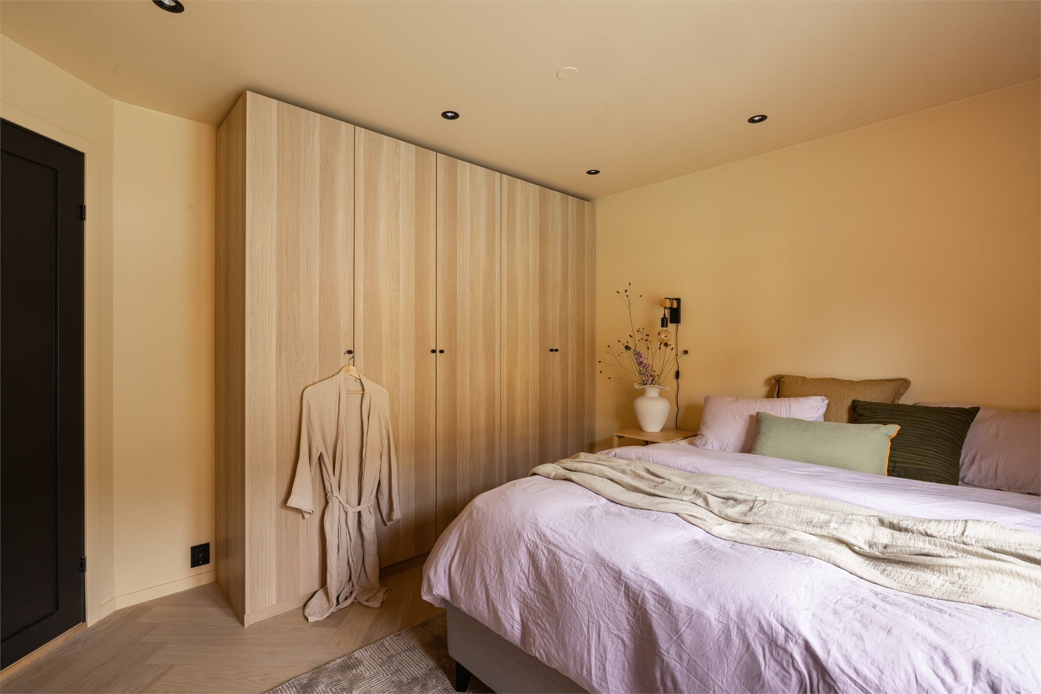 Her har du god plass til stor garderobe.