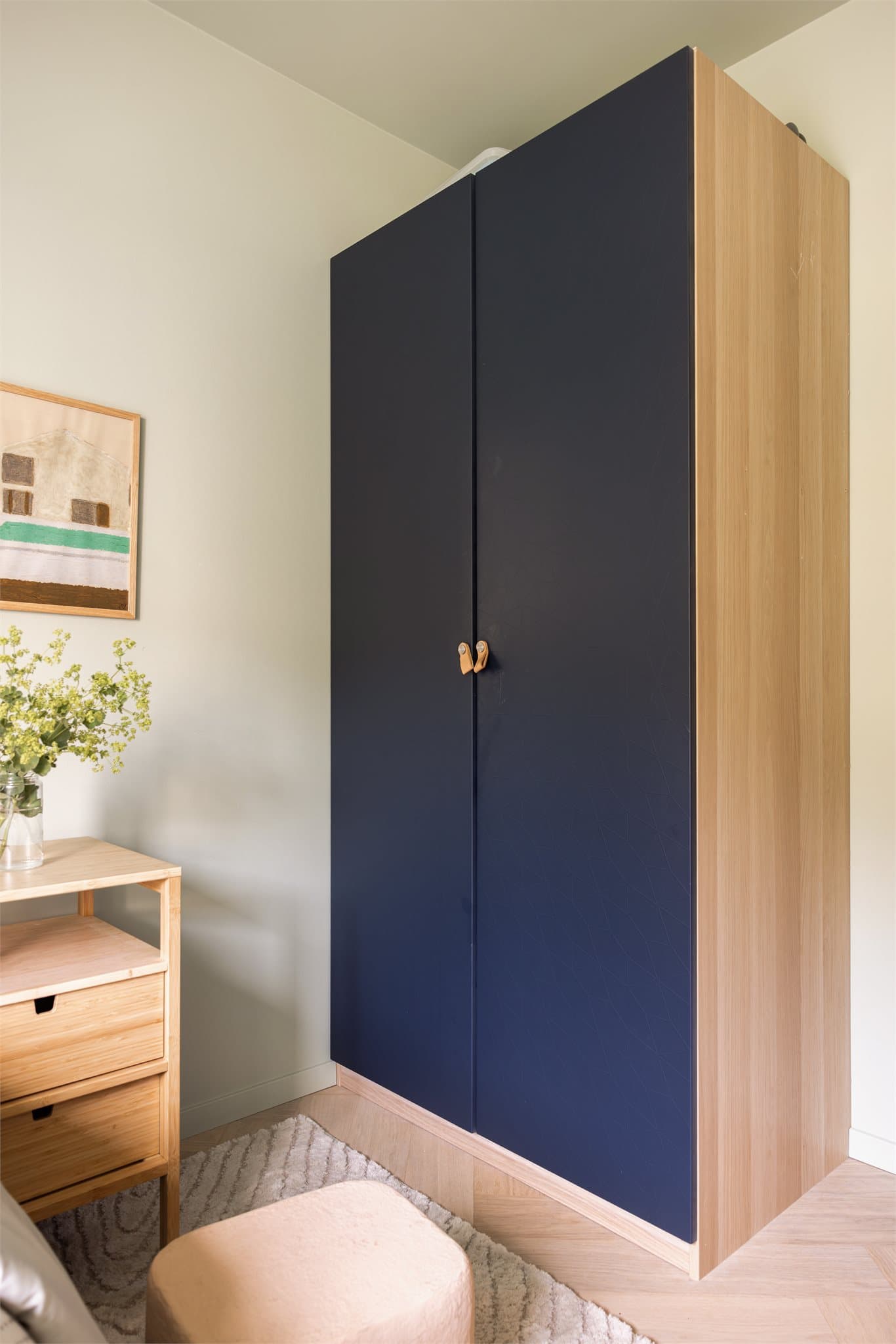 Soverommet gir god plass til garderobeskap.