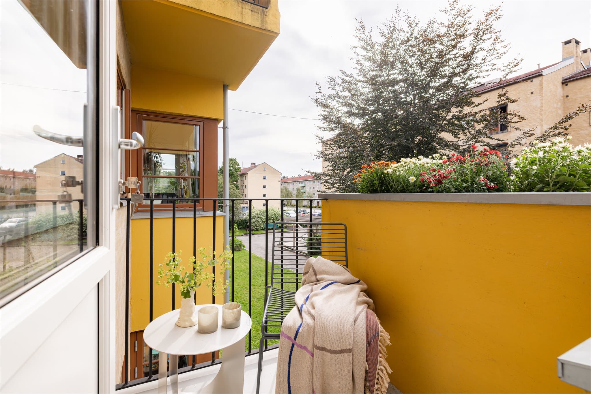 Her har du en hyggelig og solrik balkong mot vest.