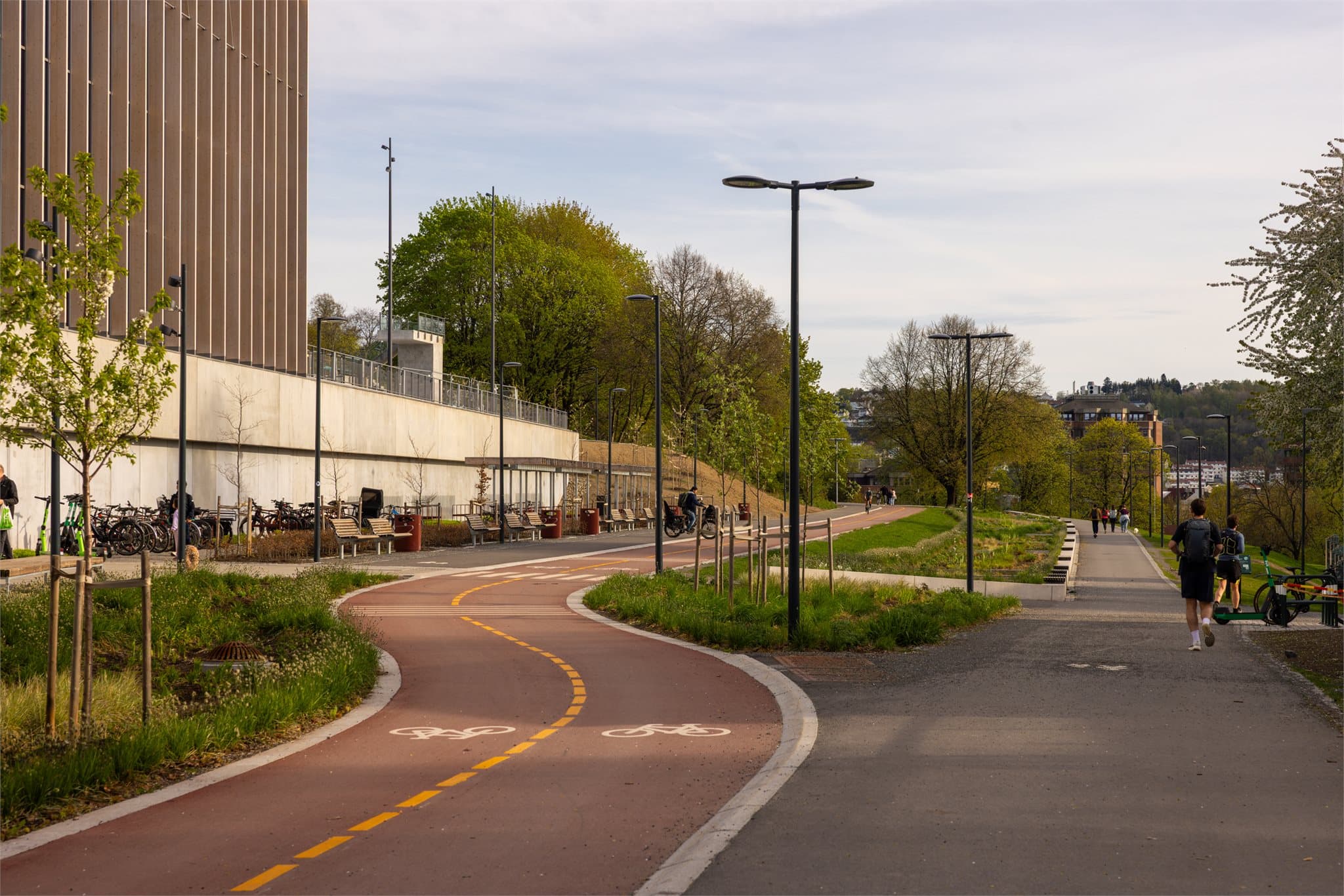 Området byr på gode turveier og sykkelstier.