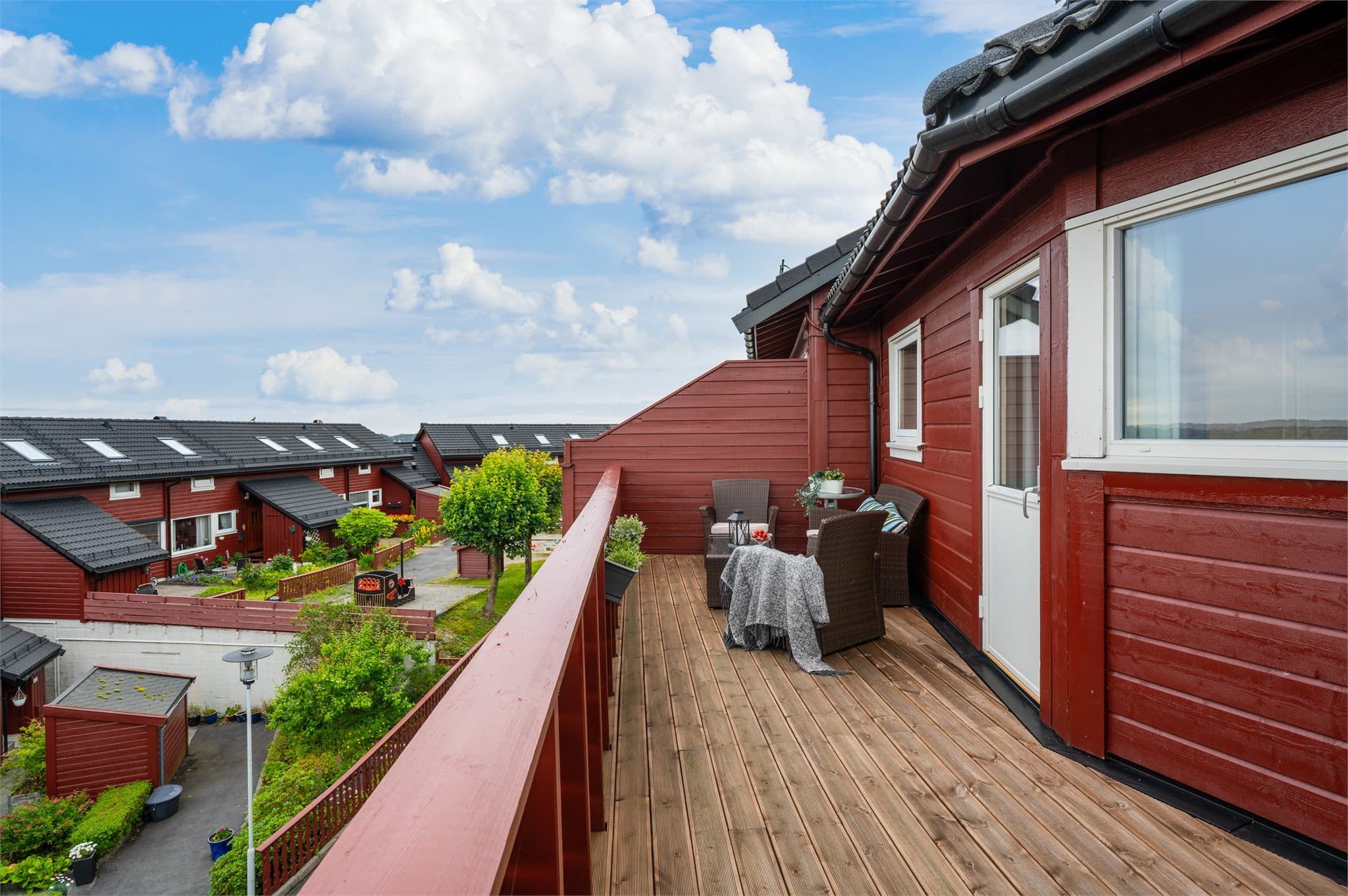 - Her kan du innrede balkongen med flere hyggelige sitteplasser og nyte de gode solforholdene -