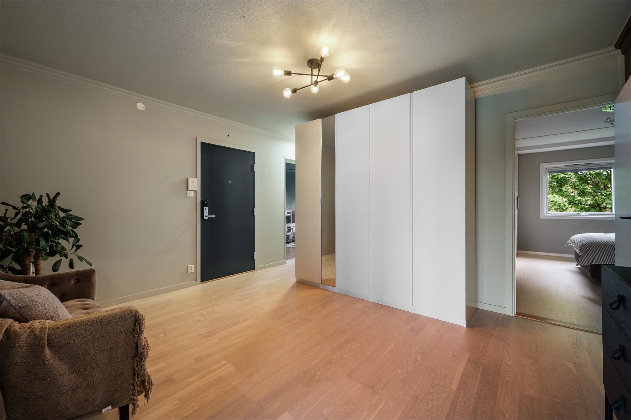 - Leiligheten har verdifull lagringsplass i ekstern bod i kjeller på 4 m² -