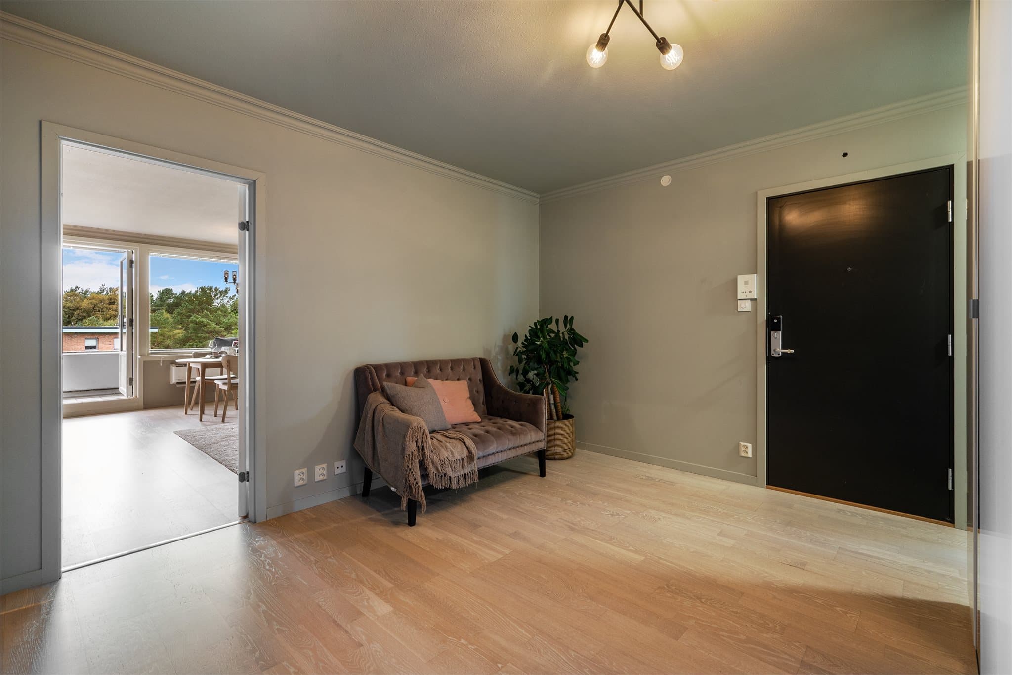 - Entréen måler hele 16,6 m² -