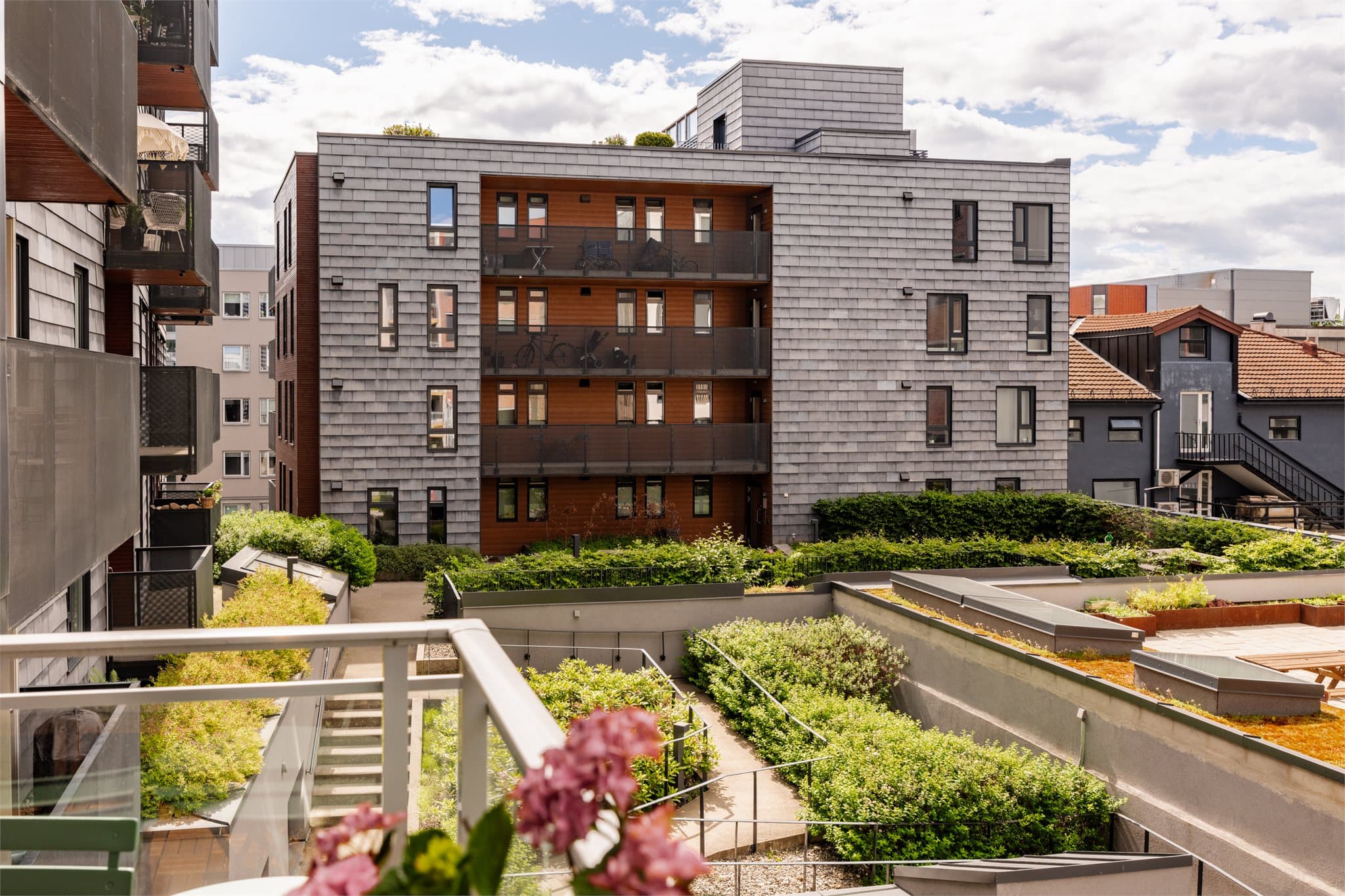 Attraktivt beliggende i rolige og familievennlige omgivelser på idylliske Rodeløkka.