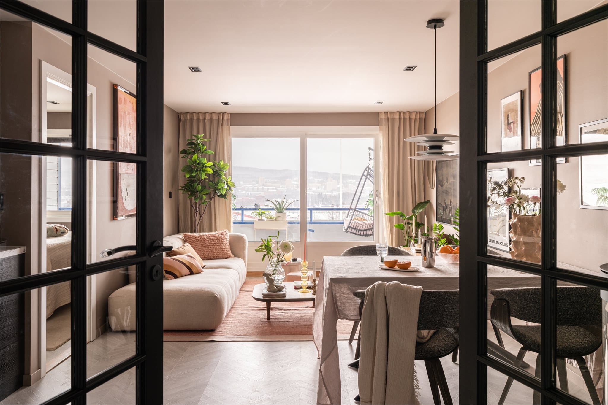 Boligen ble totaloppusset i 2021 og holder en gjennomgående høy standard.