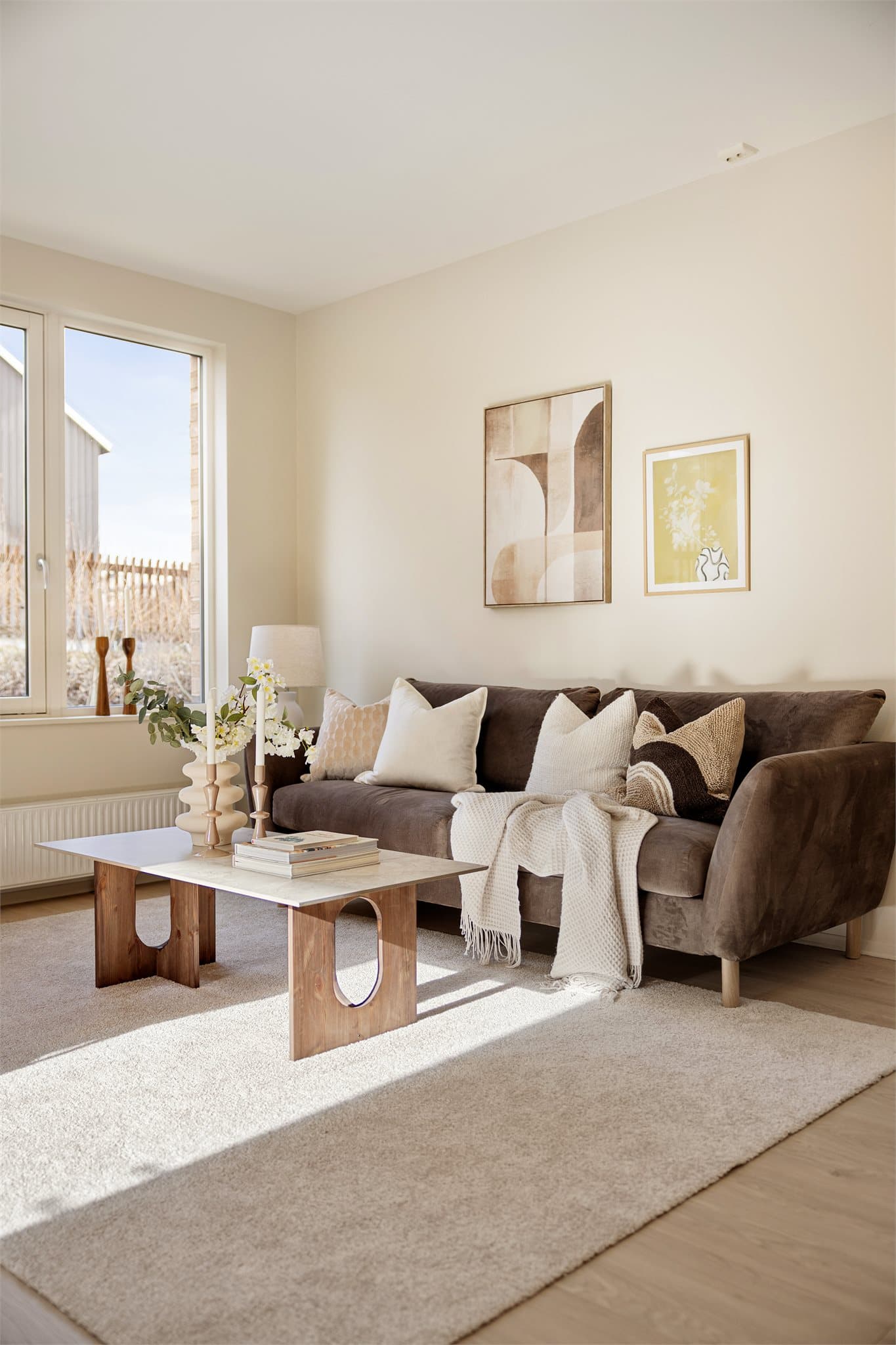 Det er nylig lagt nytt gulv i alle rom og alle veggene er malt.