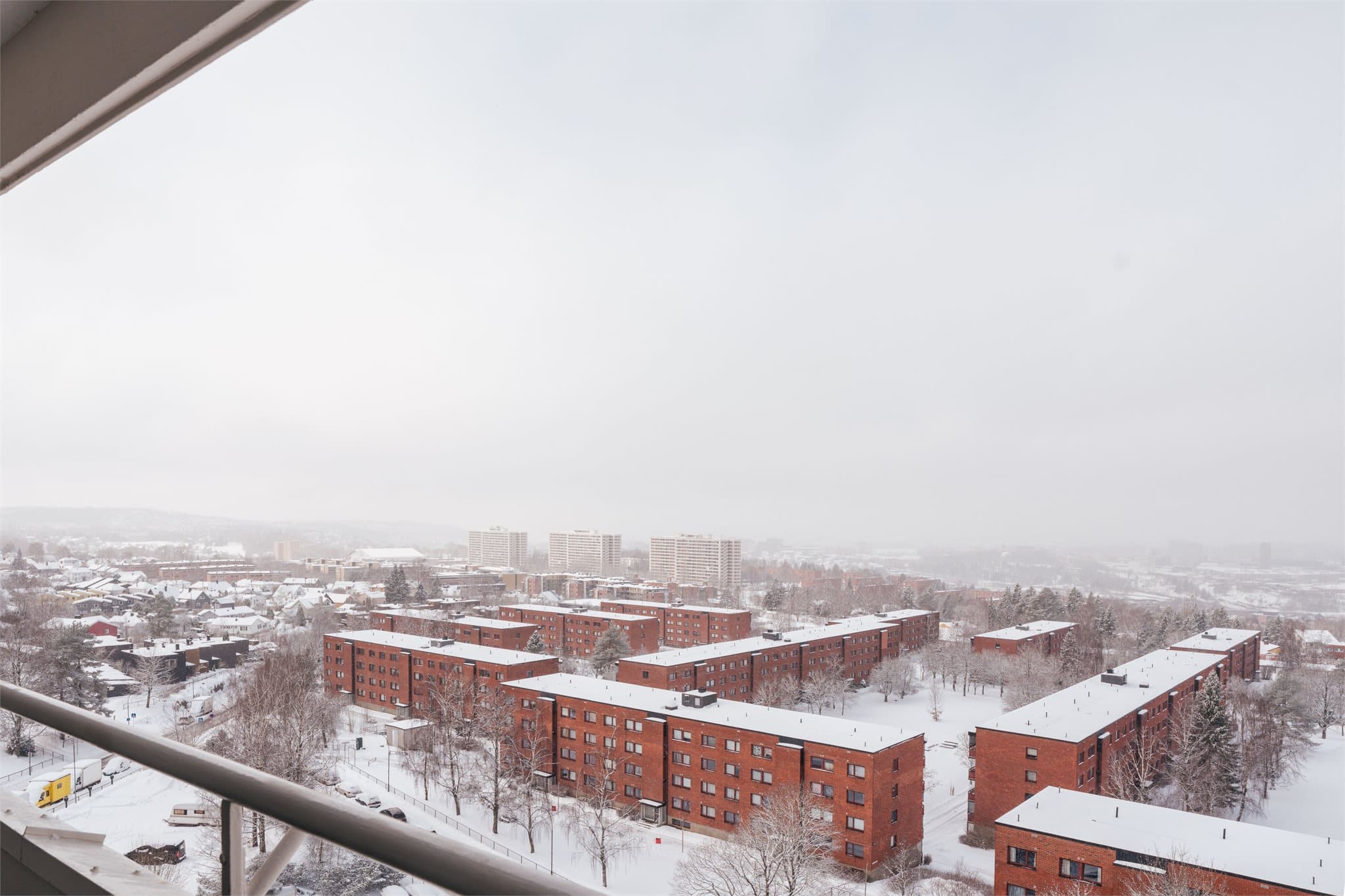 Her bor man høyt og luftig, tett på store grøntområder, samtidig som veien inn til Oslo sentrum er både kort og effektiv.