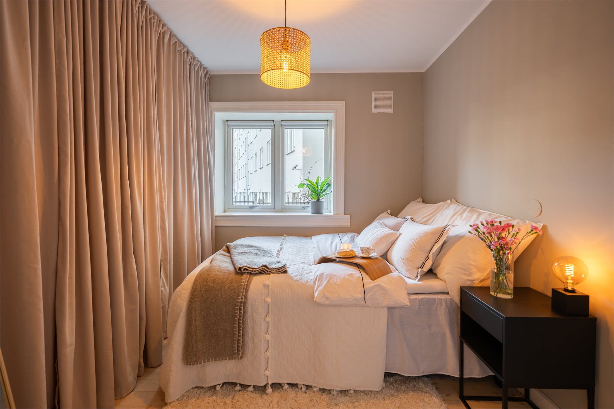 Soverommet er et lunt og privat rom som vender mot den stille bakgården.