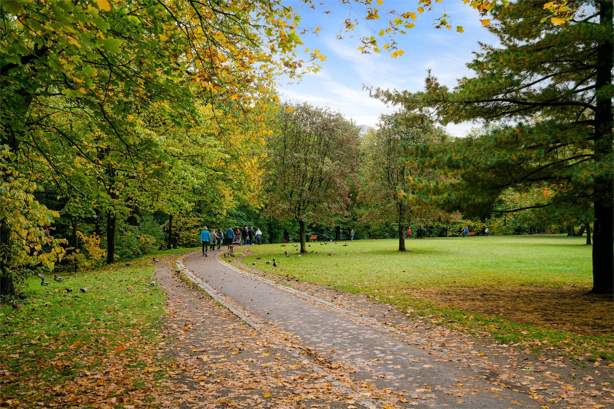 Turstiene langs Akerselva ligger like ved, og gir flotte rekreasjonsmuligheter året rundt.