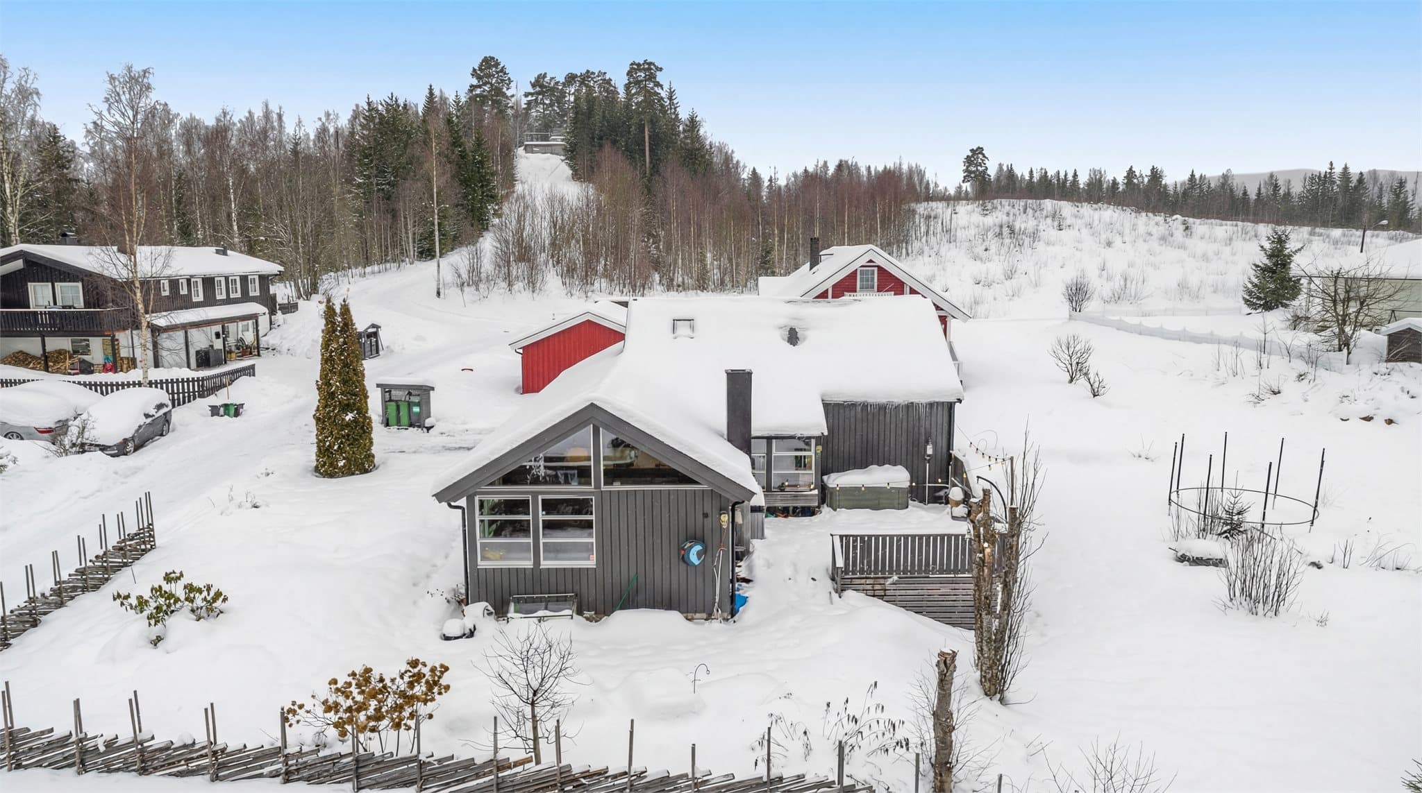 Områdene rundt byr på flotte friluftsmuligheter både sommer og vinter.