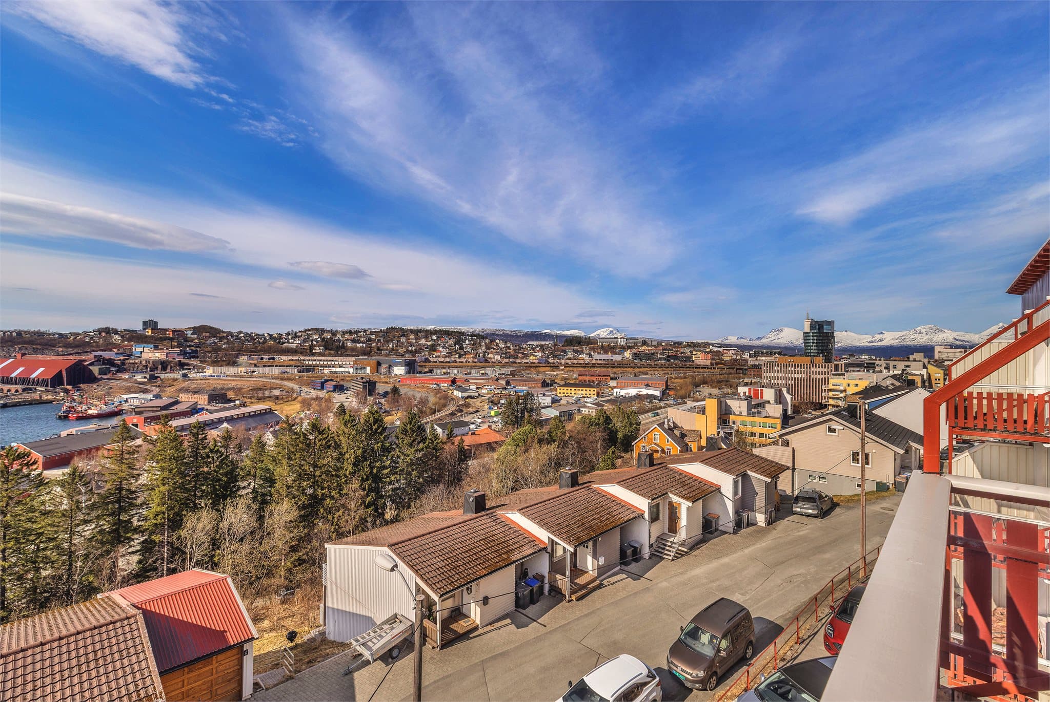 Utsikt fra balkong mot sentrum og Frydenlund