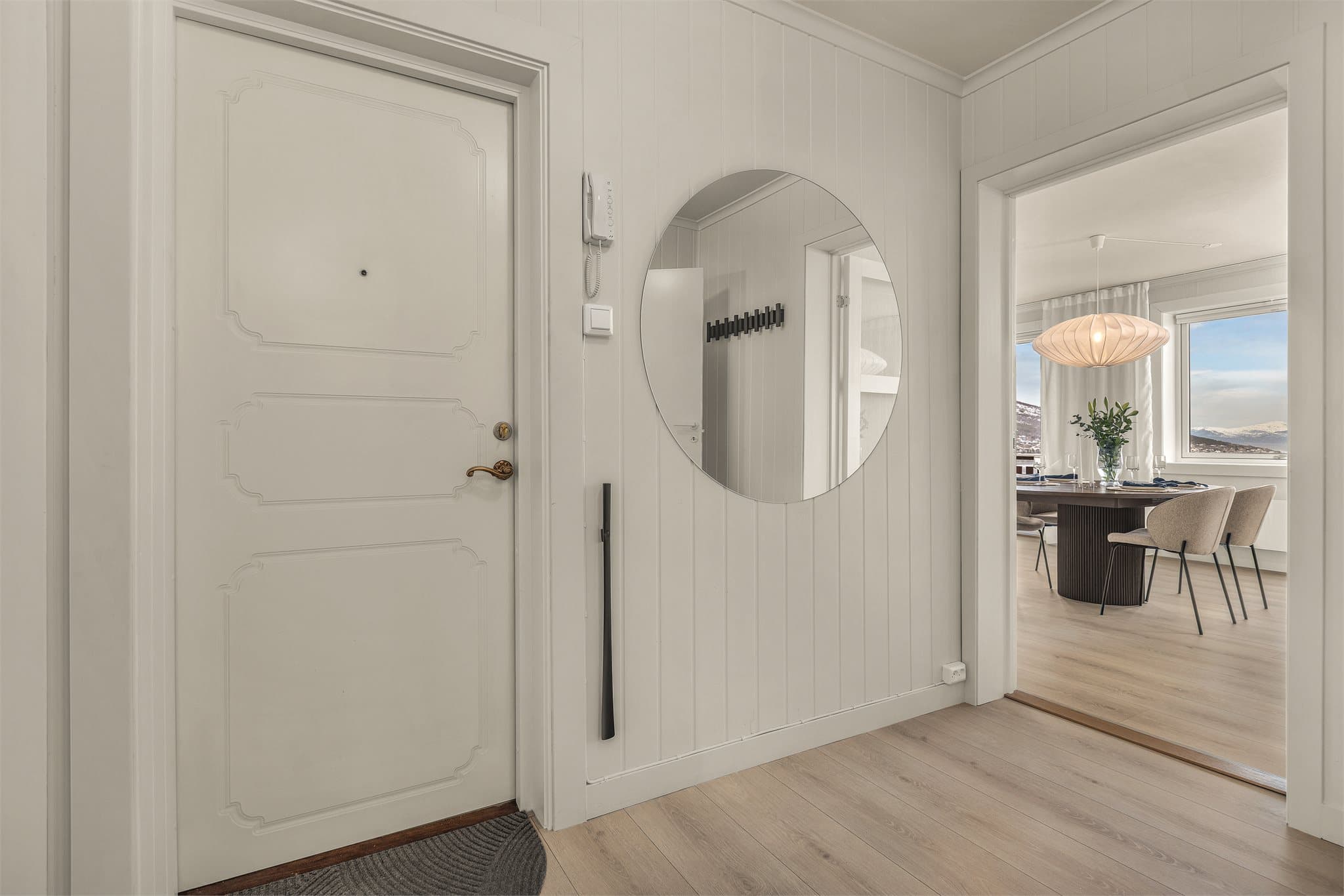 Velkommen inn til denne romslige entréen