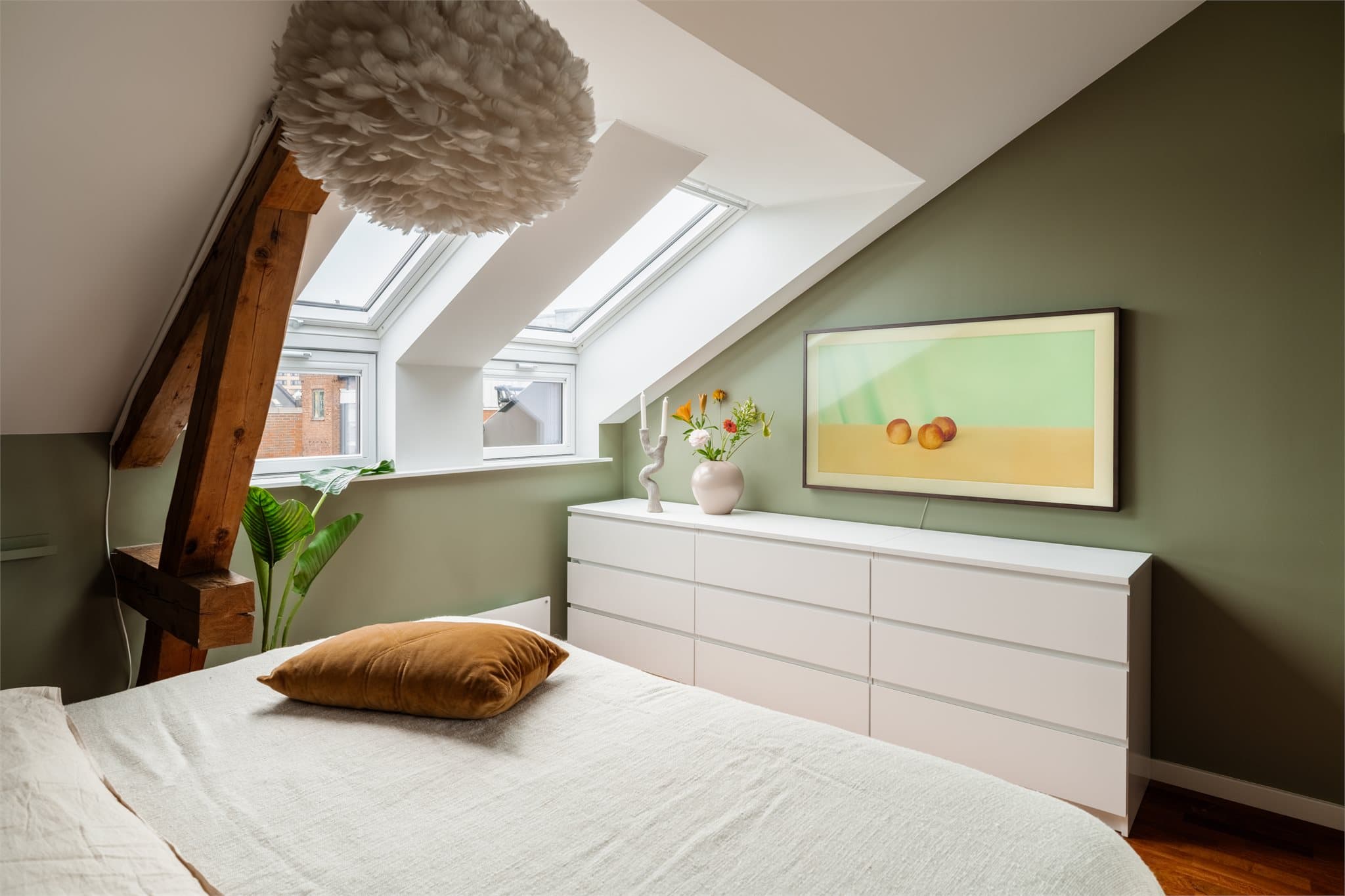 Rommet er av god størrelse med mye lagringsplass.