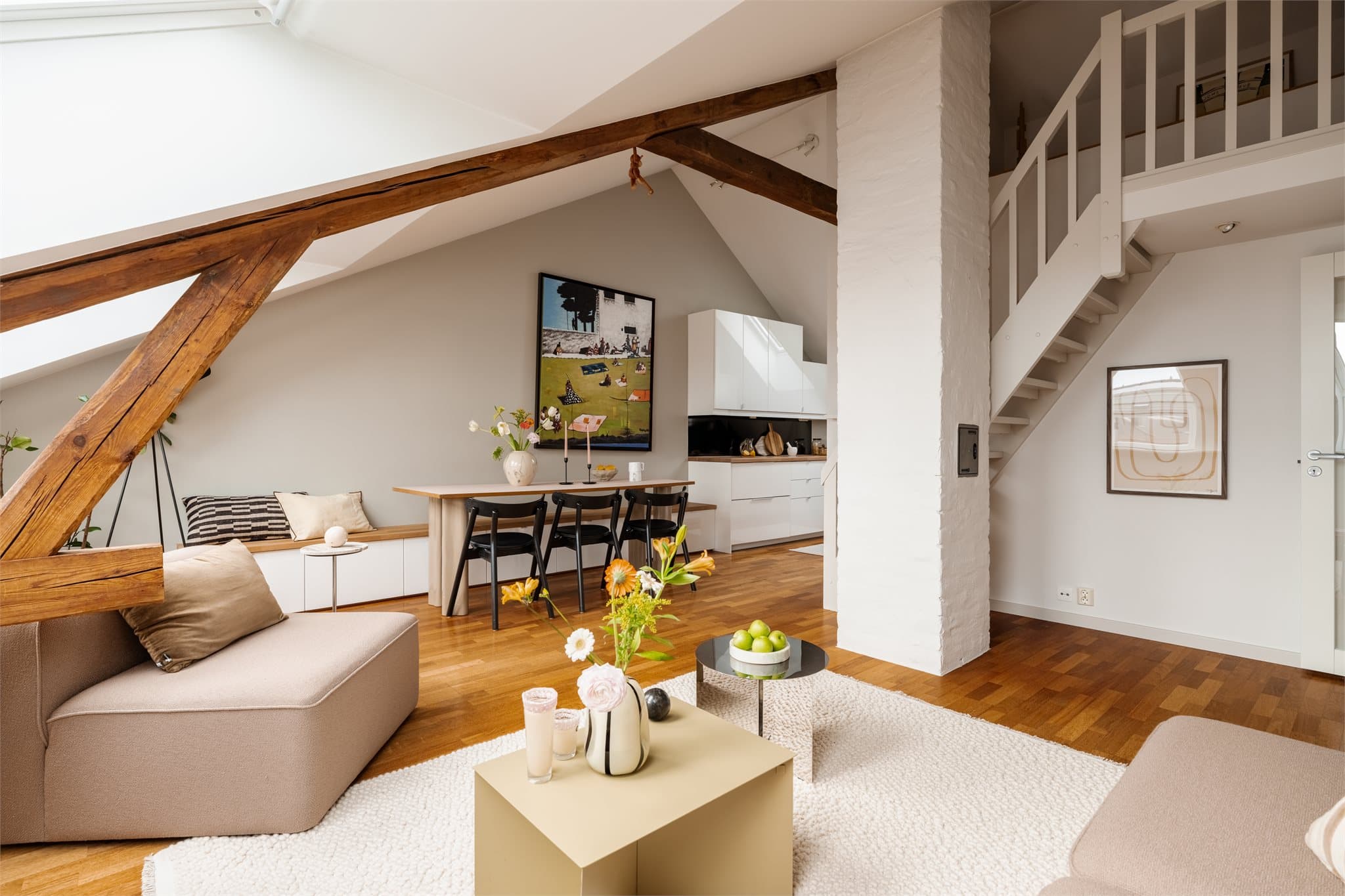 Mursteinspipe i leiligheten – gir mulighet for etablering av ildsted, forutsatt nødvendige godkjenninger.