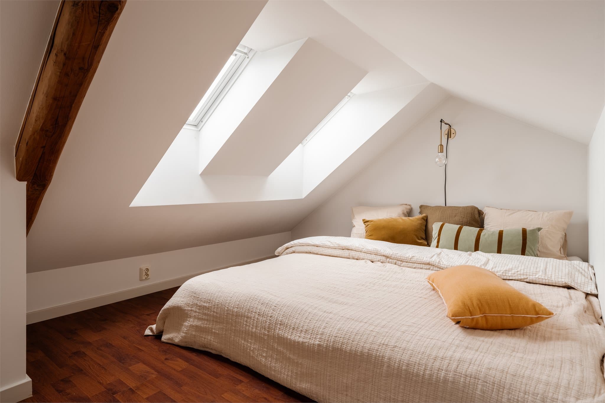 Takvinduene sørger for rikelig med lys til hemsen.