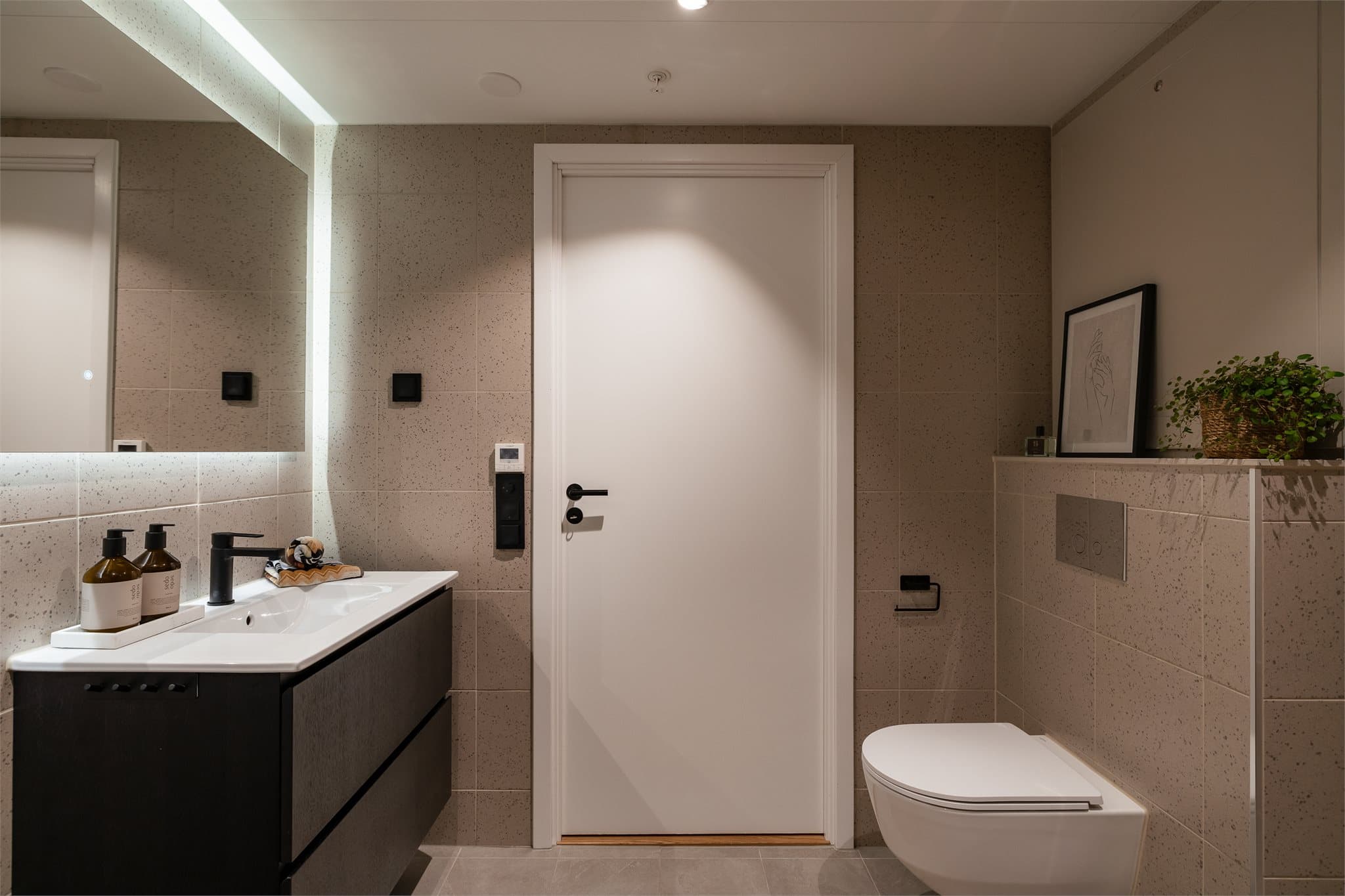 Det er opplegg til vaskemaskin og tørketrommel.