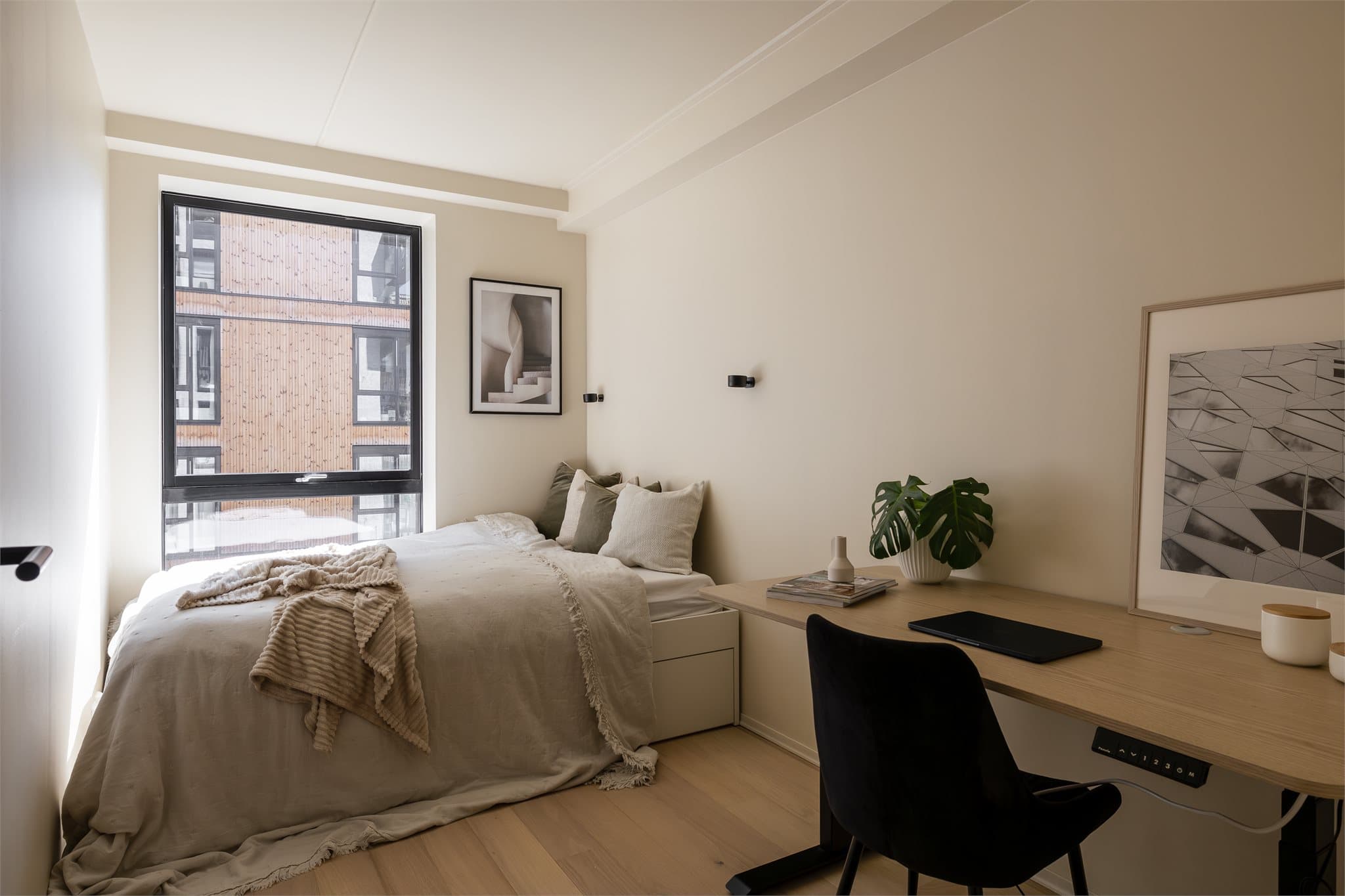 Soverom to er også av god størrelse og passer perfekt som gjesterom, kontor eller barnerom.