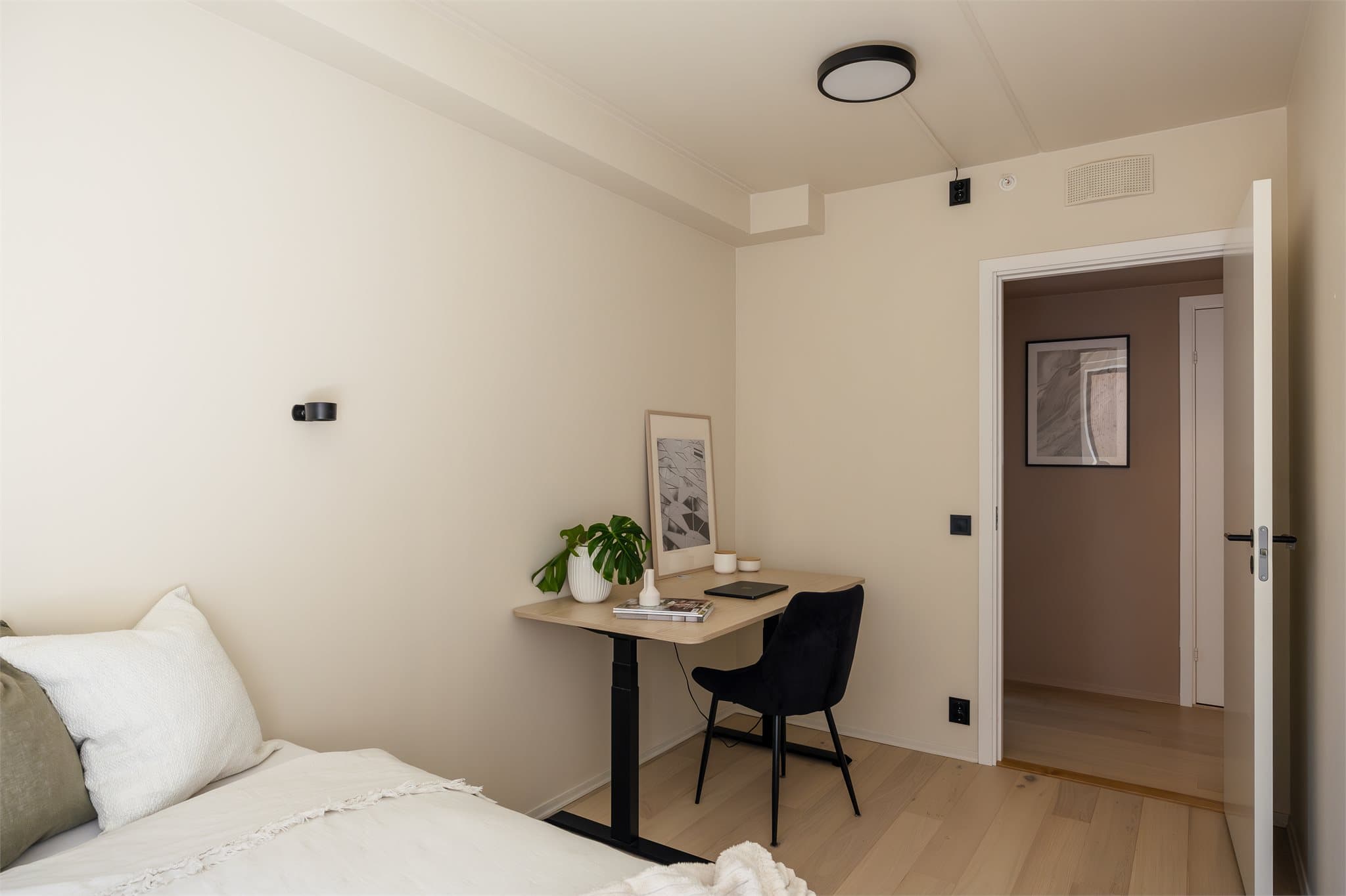 God plass til kontorpult, eller annet ønsket møblement.