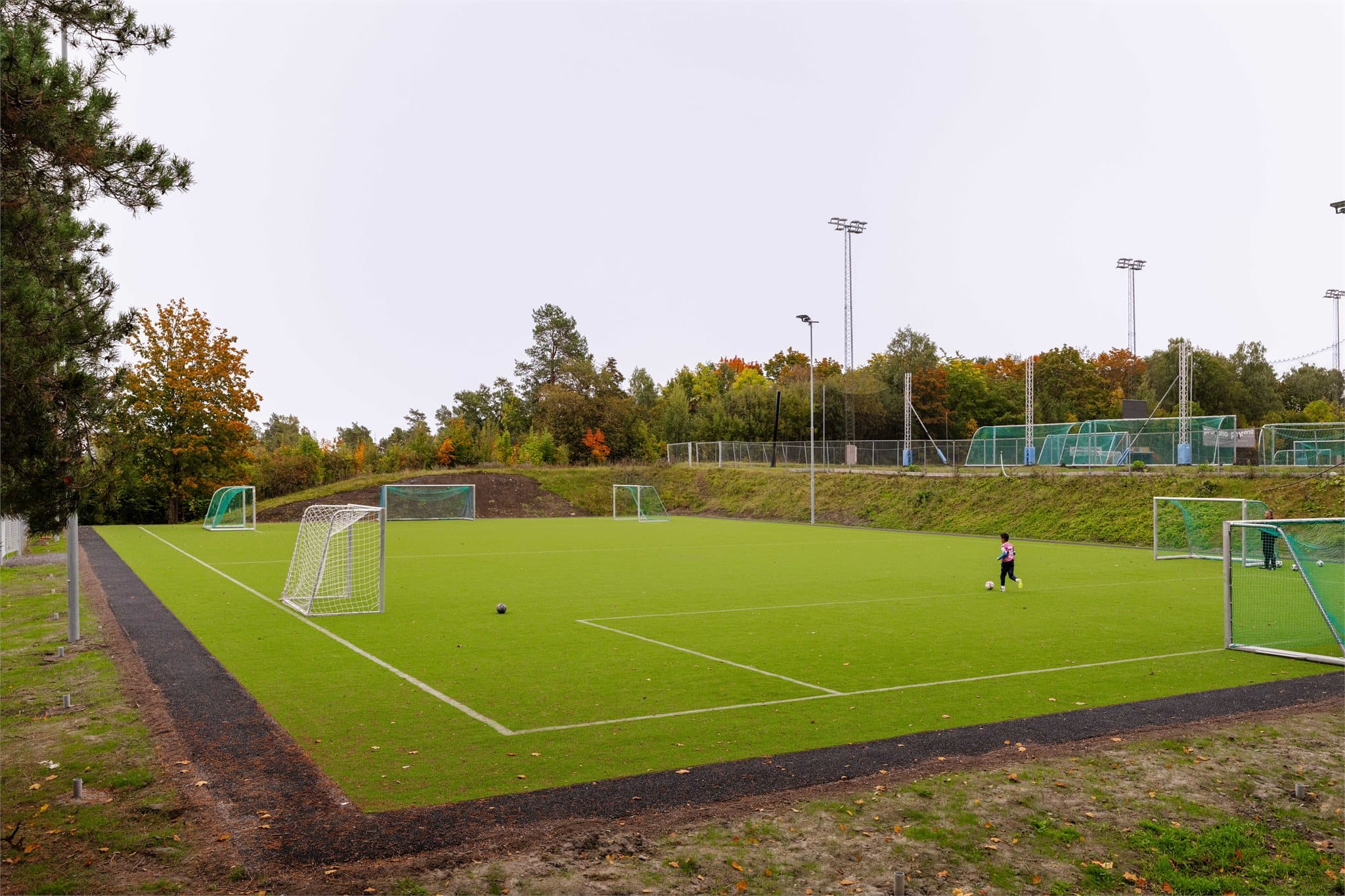 Kort gangavstand til Høvik idrettspark og Høvikbanen med flotte aktivitetsmuligheter.