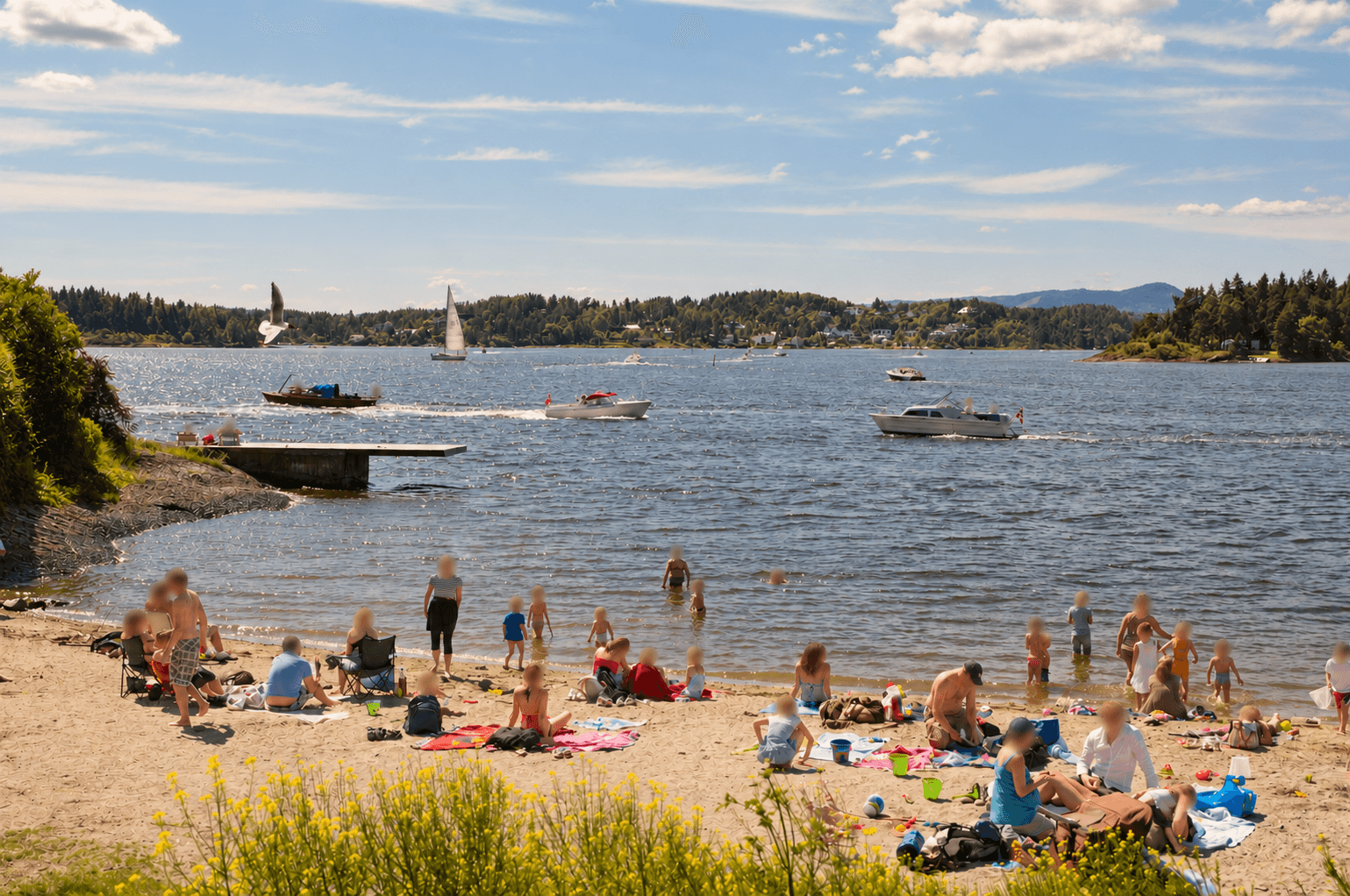 Høvikodden badestrand er en liten, familievennlig strand med toaletter og stupebrett.