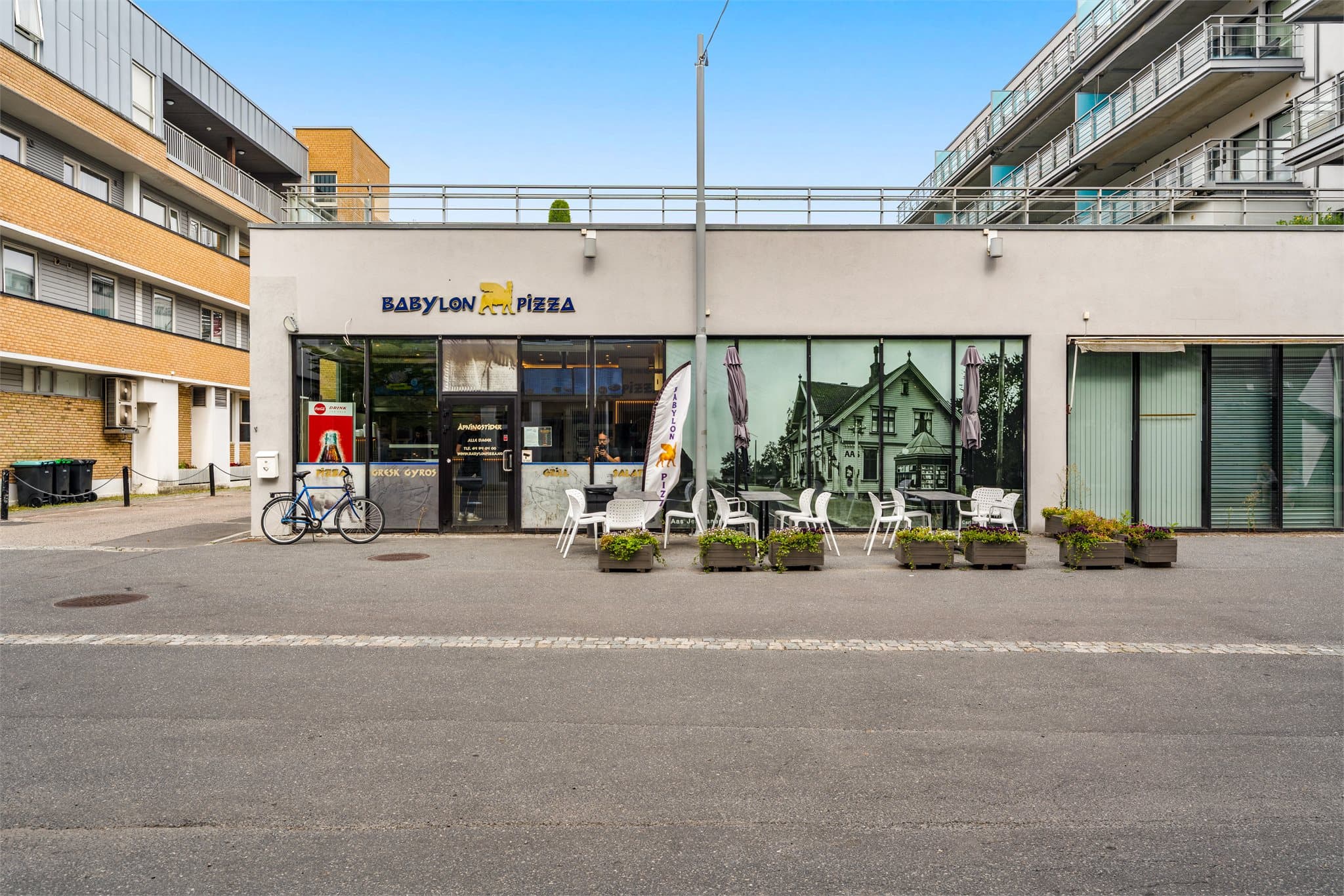Umiddelbar nærhet til spisesteder og servicetilbud i Ås sentrum