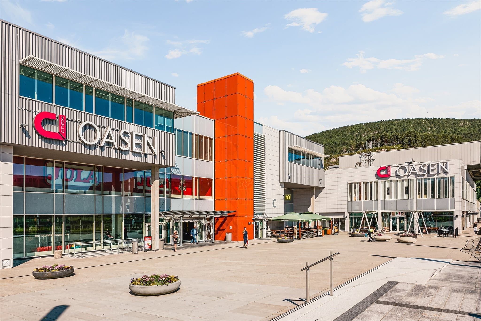 - Oasen senter er sentrum i en meget trivelig bydel, med ca. 70 butikker, legesenter, kontorlokaler og et meget godt kollektivtilbud -