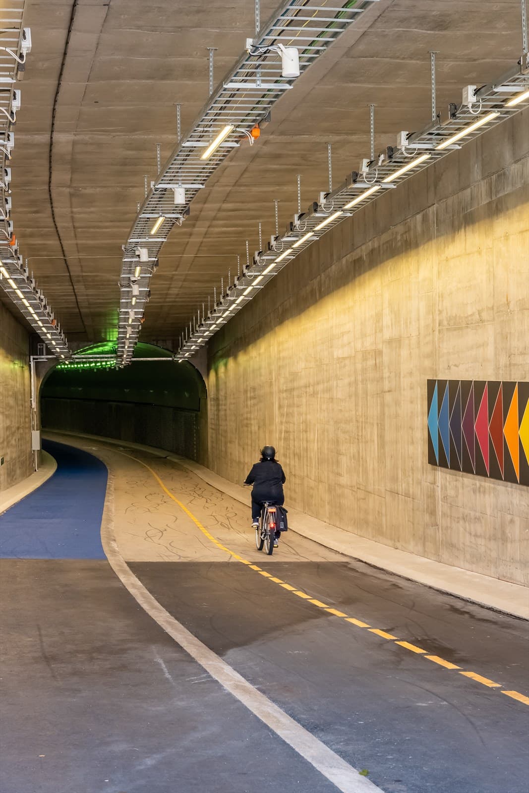 - Ved Oasen senter finner man dessuten Europas lengste gang- og sykkeltunnel som tar deg til Minde. Her er mye tilrettelagt for det gode hverdagsliv litt utenfor sentrum, men fremdeles sentralt med lett og kort tilkomst til øvrige bydeler -