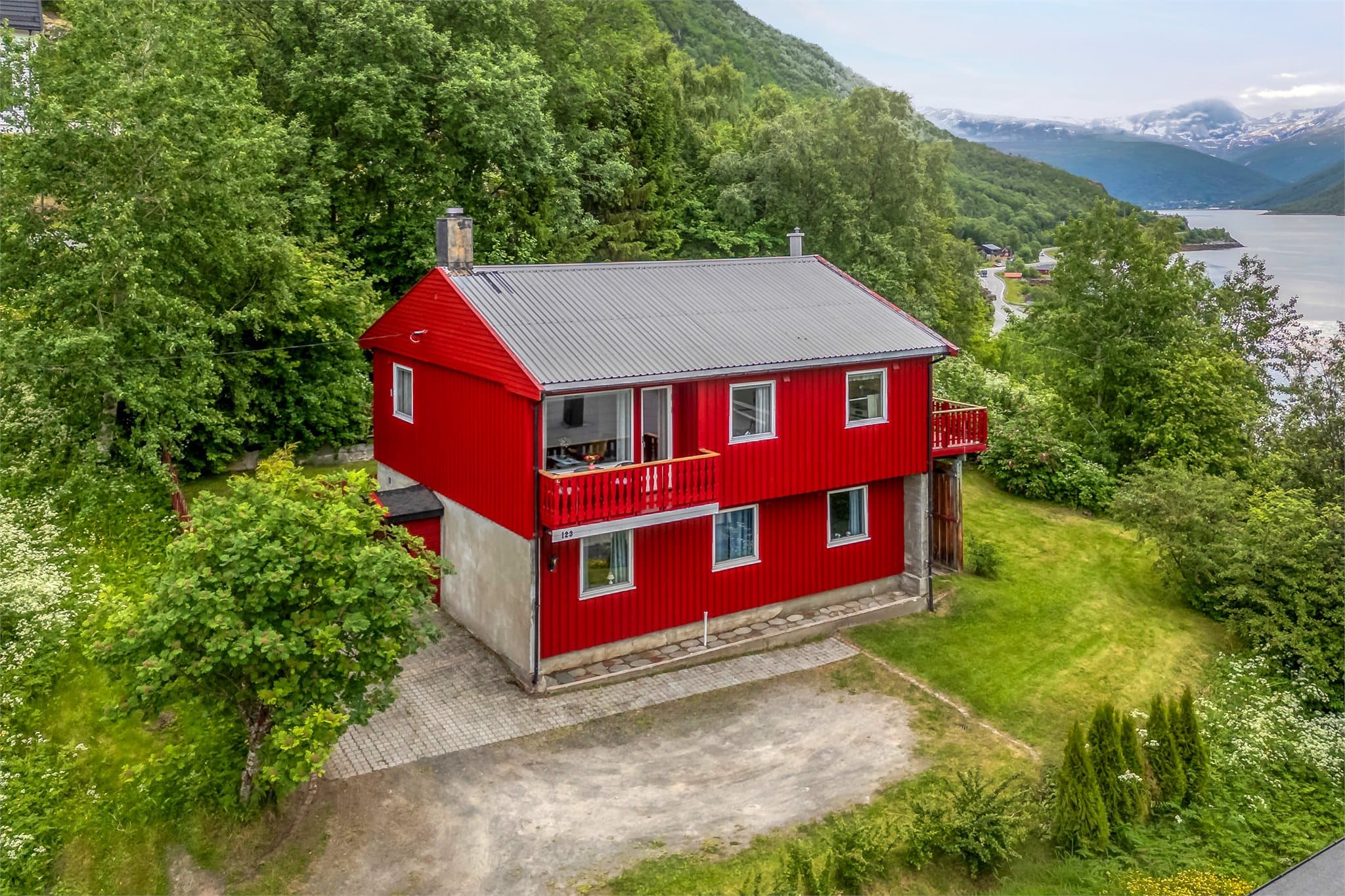 Velkommen til Beisfjordveien 123! Foto: Kalle Punsvik