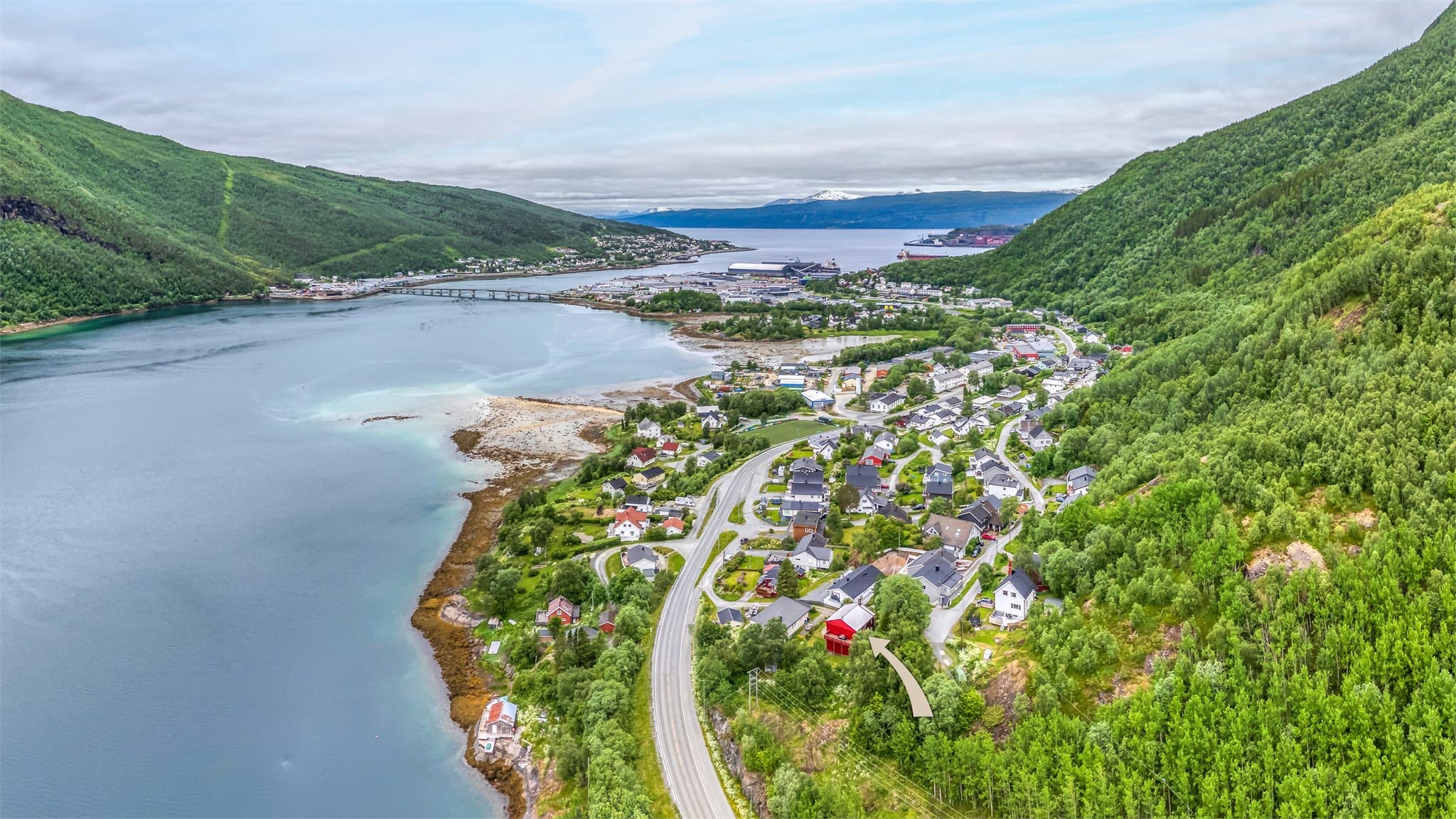 Fra Fagernes er det kort vei inn til Narvik sentrum, ca. 8 minutter med bil.