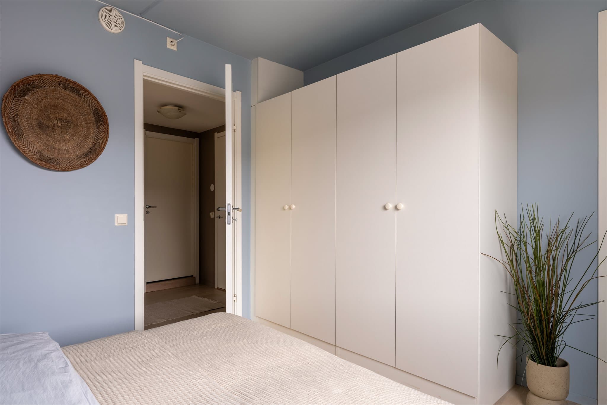 Leiligheten disponerer en kjellerbod på 5 m² for ekstra lagring.