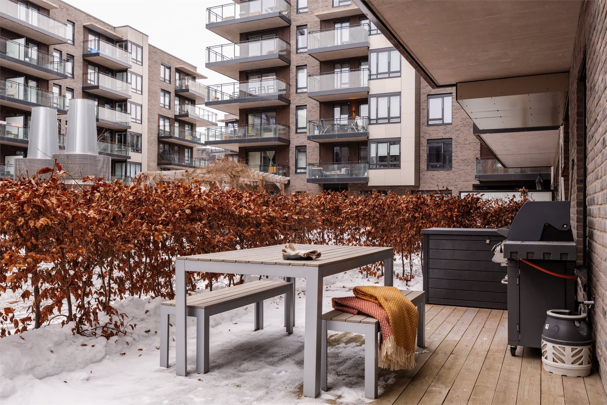 Her er det god plass til flere soner, som både spisegruppe og lounge.