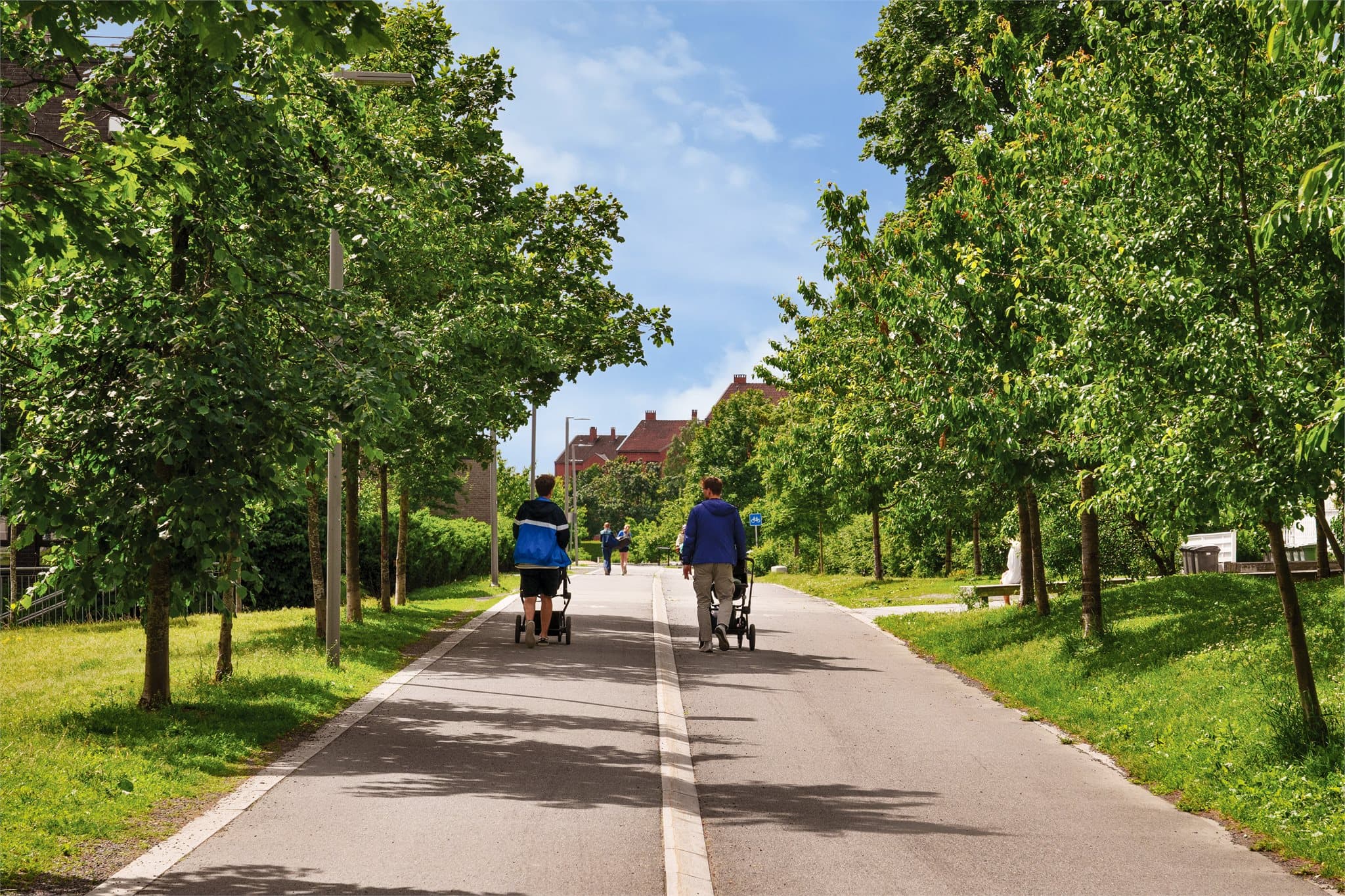 Nærområdet har flotte tur- og sykkelstier i begge retninger.