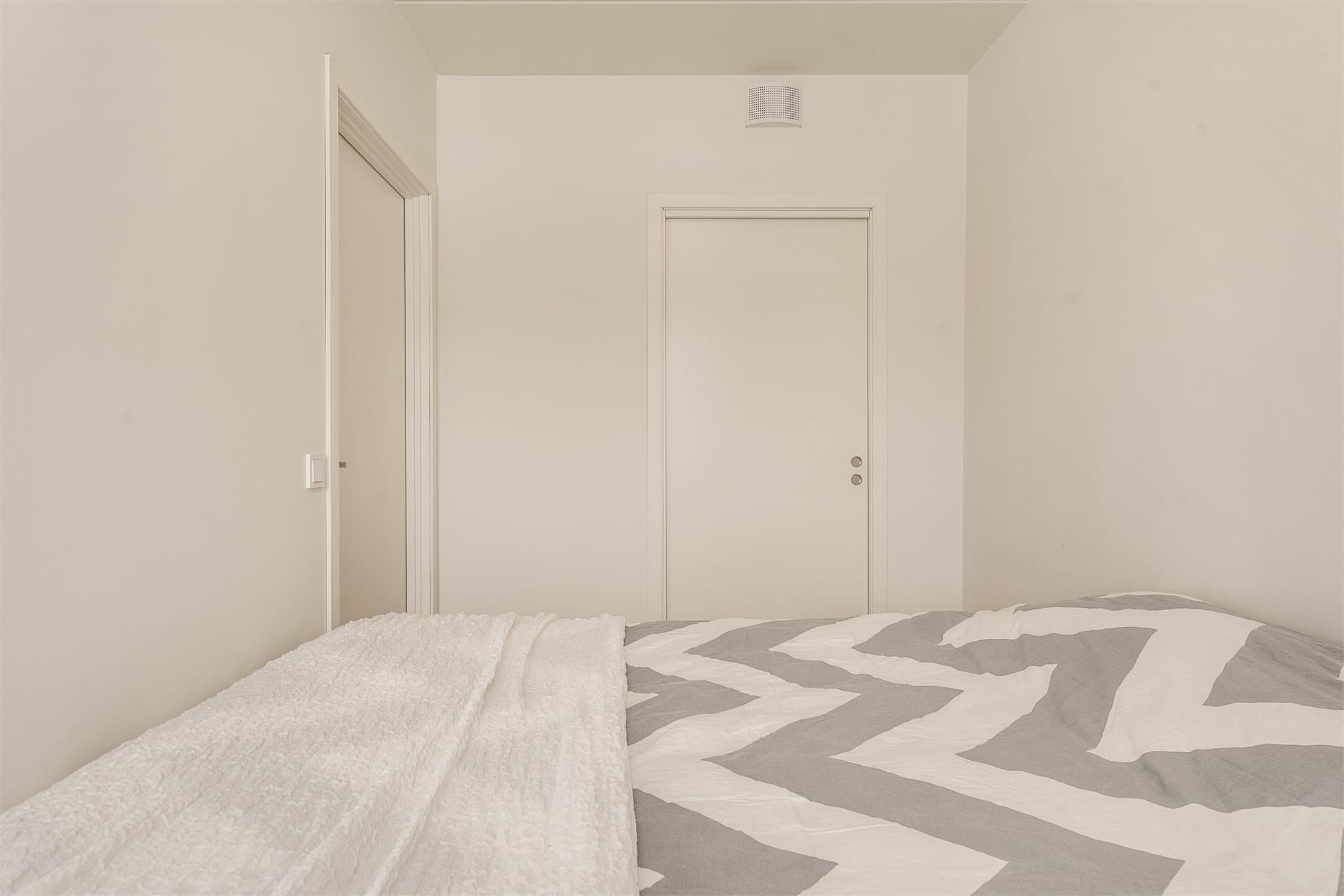 Tilkomst til innvendig bod fra soverom.