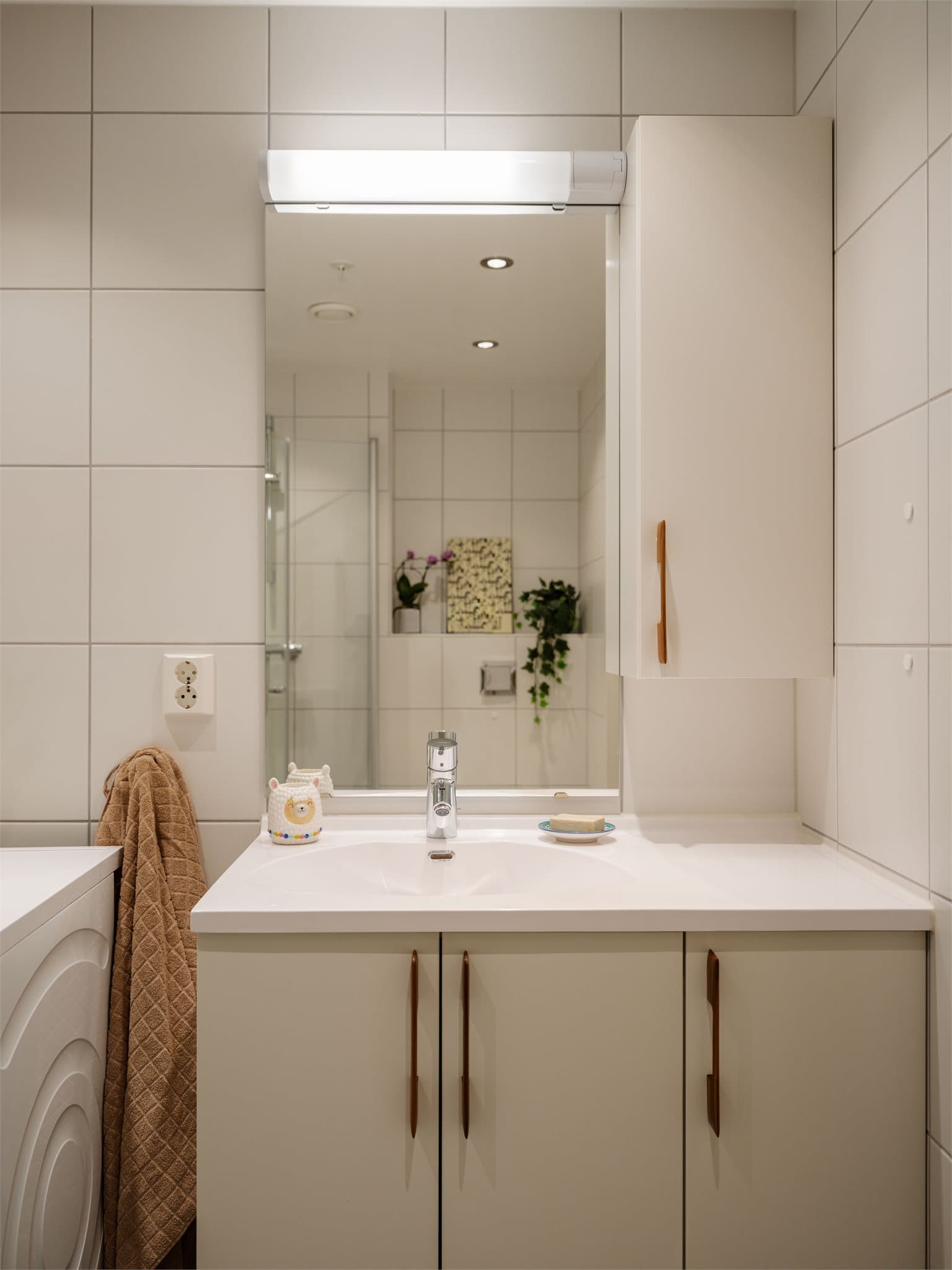 Badet har balansert ventilasjon med avtrekksventil og vannbåren gulvvarme