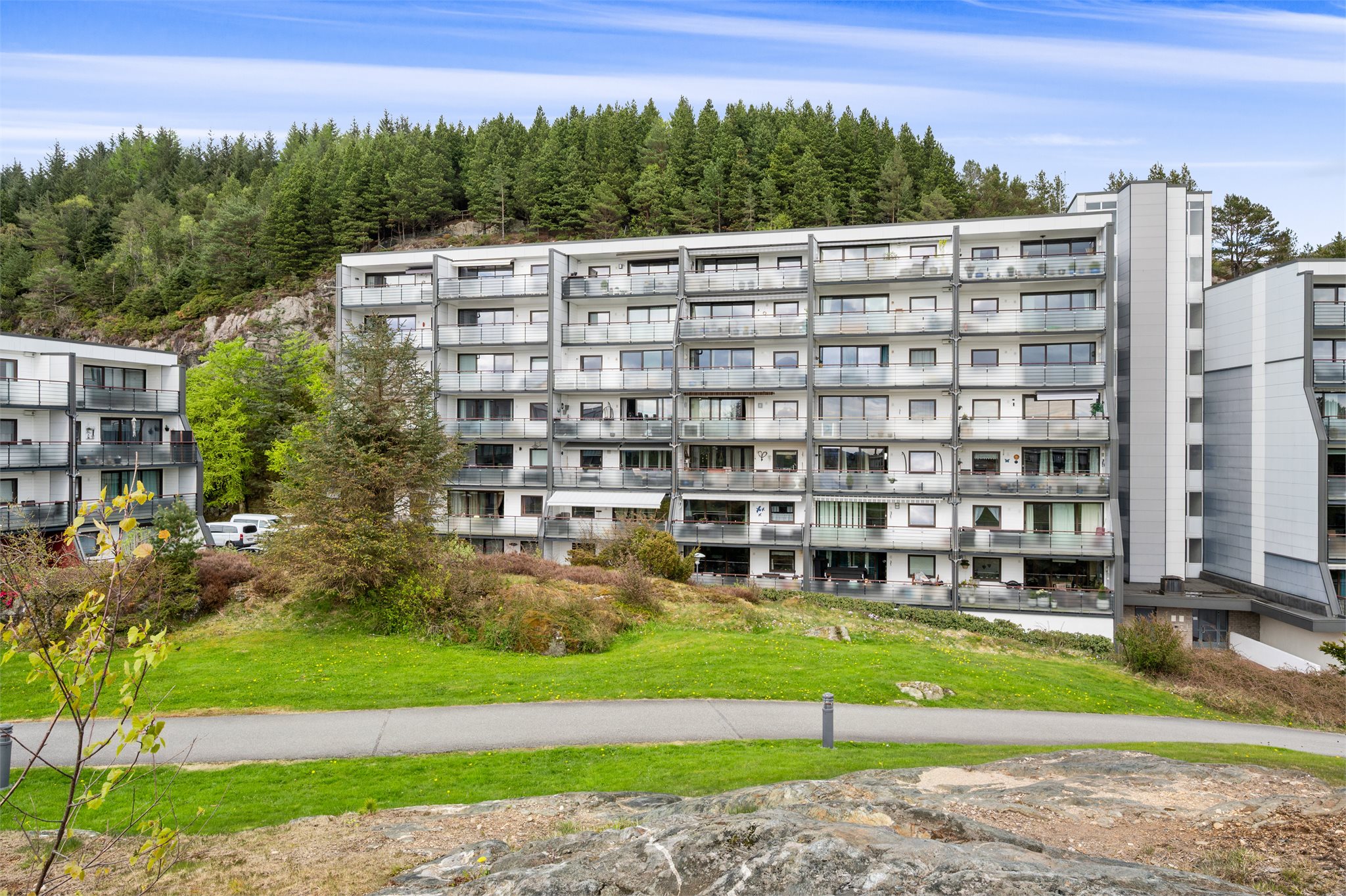 - Her har barna egen lekeplass og grøntareal på fellesområdet -