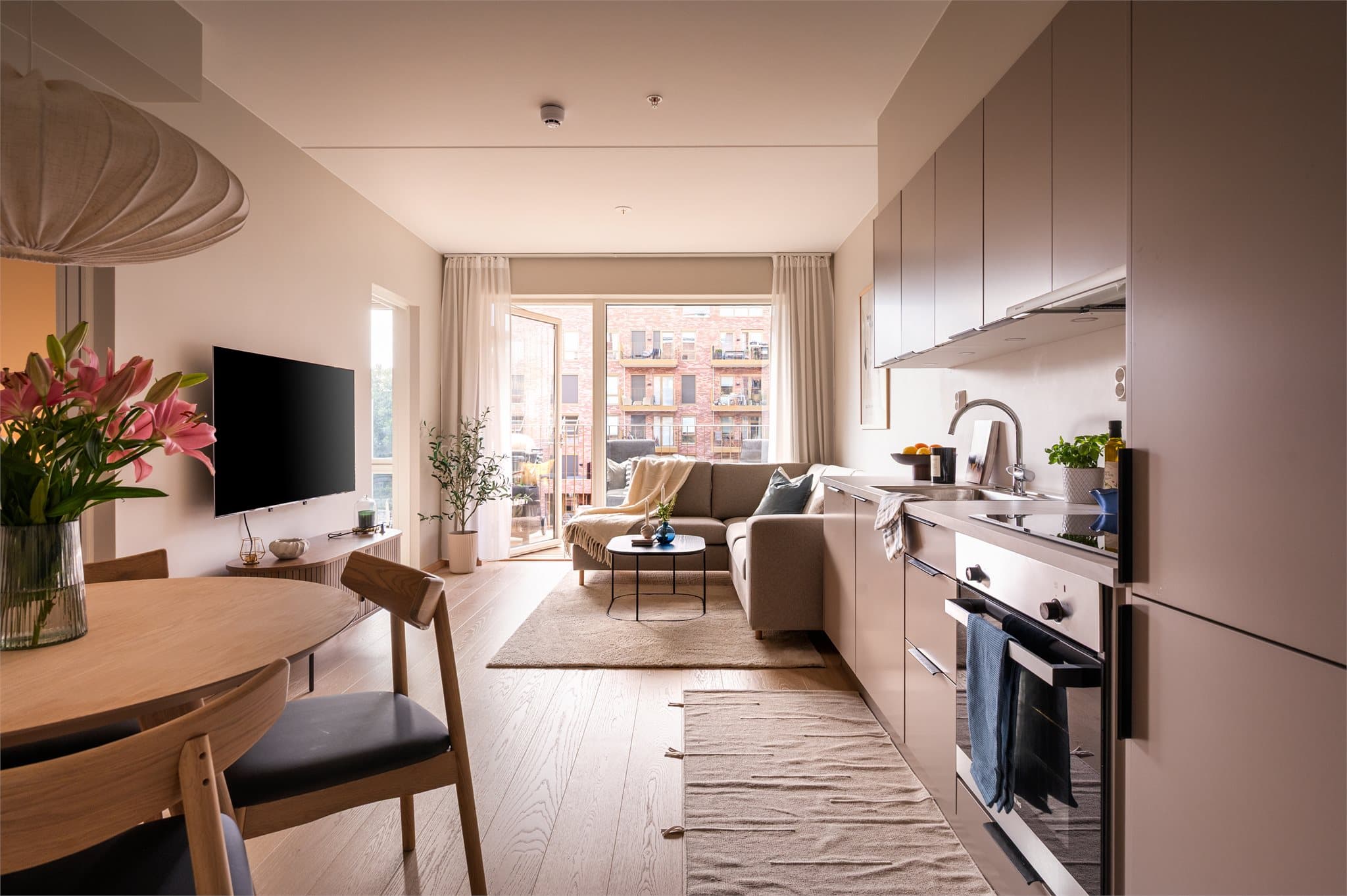 Balansert ventilasjon og fjernvarme sørger for jevn, lun og energibesparende oppvarming.