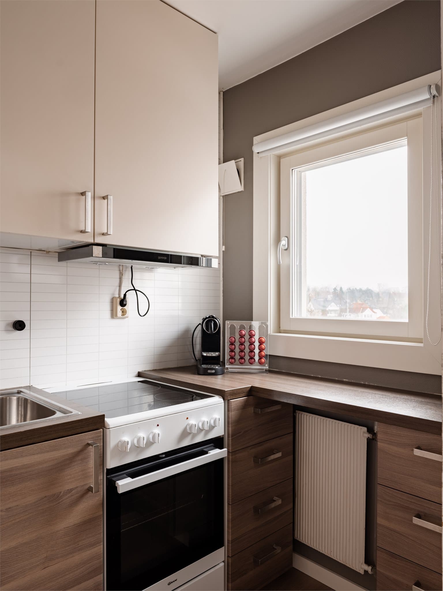 Her er det smarte overskap som utnytter takhøyden.