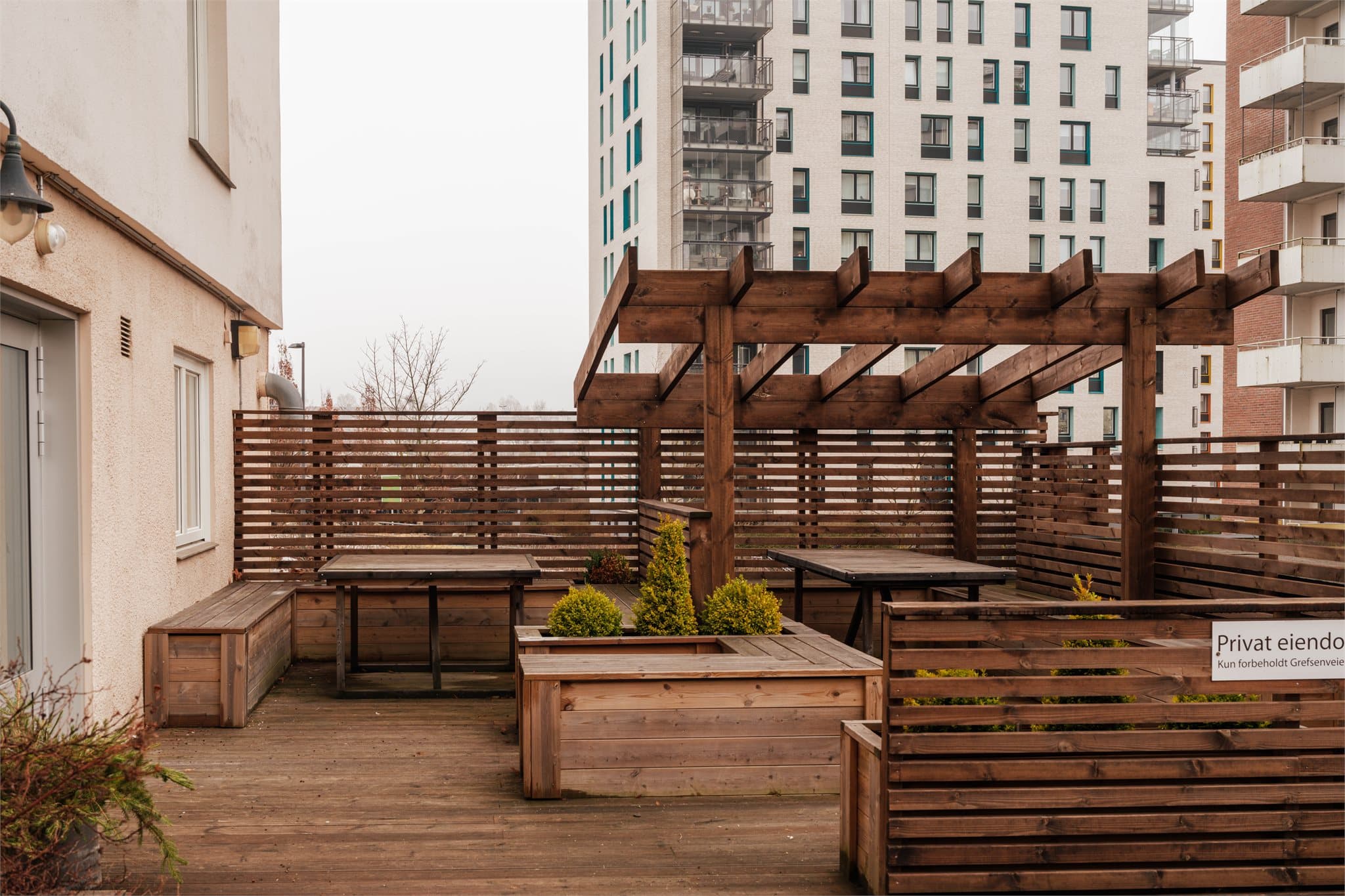 Felles terrasse med gode solforhold.