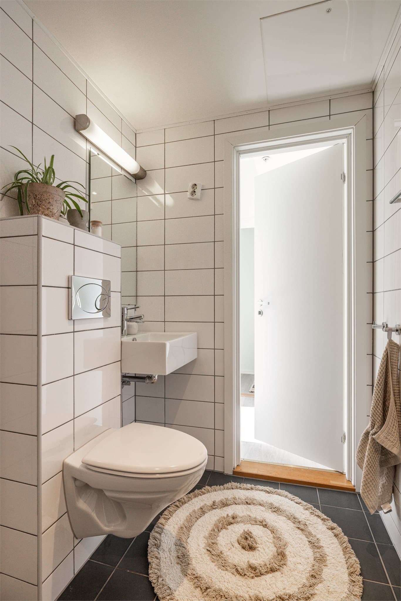 Det er opplegg for vaskemaskin på badet.