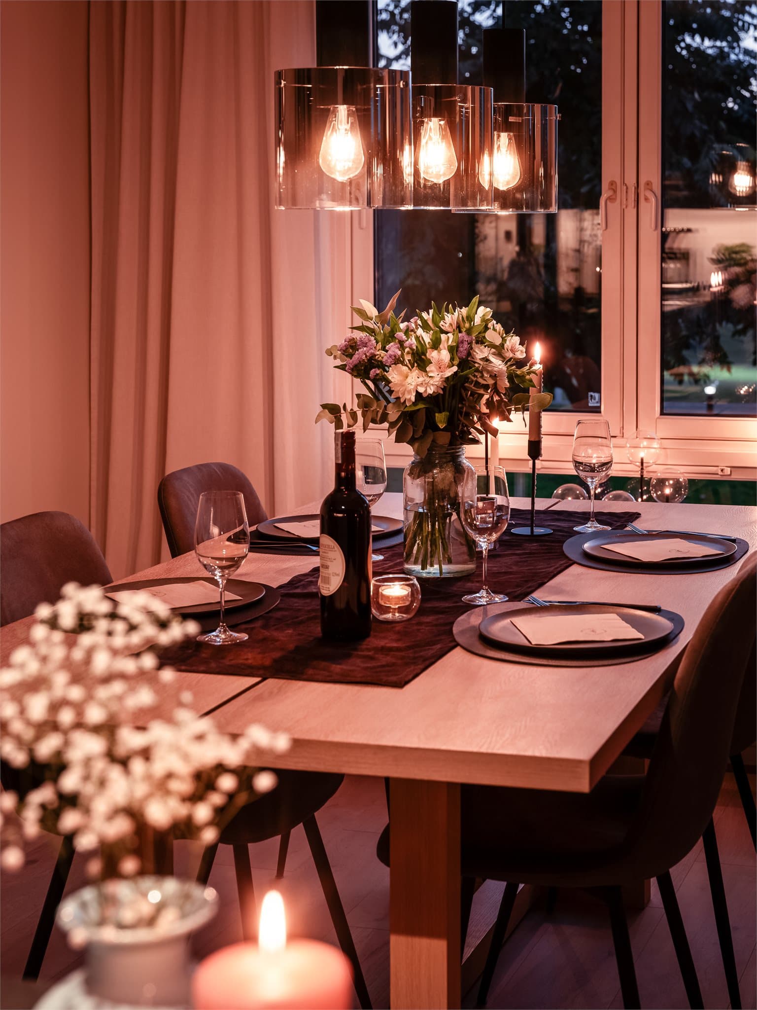 Rundt bordet kan dere samle både venner og familie til sosiale lag.