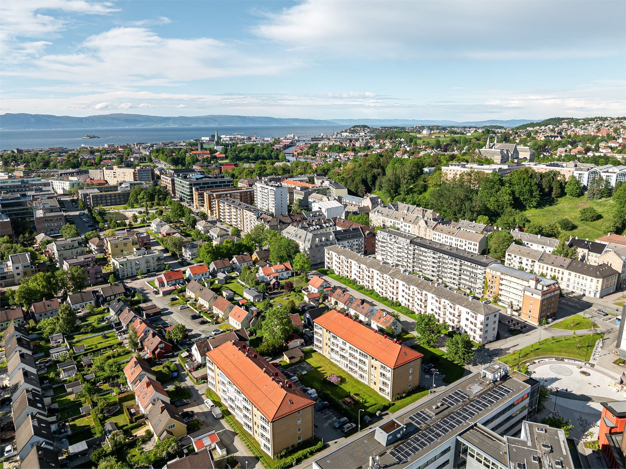 Med sin sentrale beliggenhet og korte avstand til alt man trenger i hverdagen, er leiligheten et attraktivt valg for studenter, par og etablerere.
