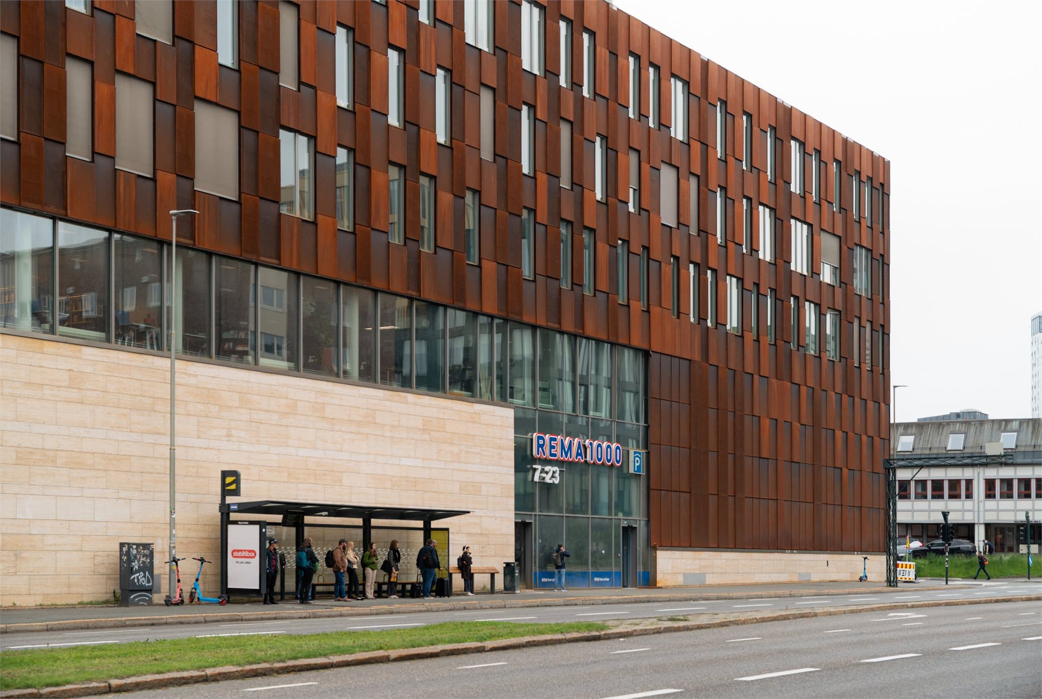 NTNU Handelshøyskolen ligger noen få minutter unna.