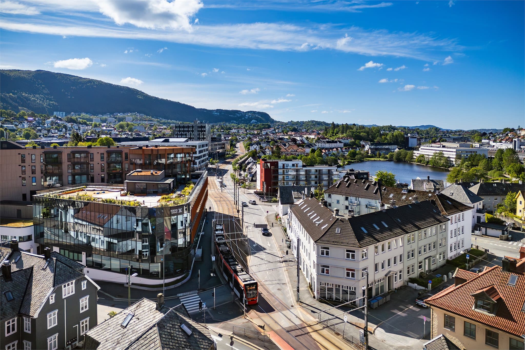 - Kort vei til Haukeland, Bergen sentrum, Bergen lufthavn og øvrige bydeler gjør dette til en praktisk beliggenhet -