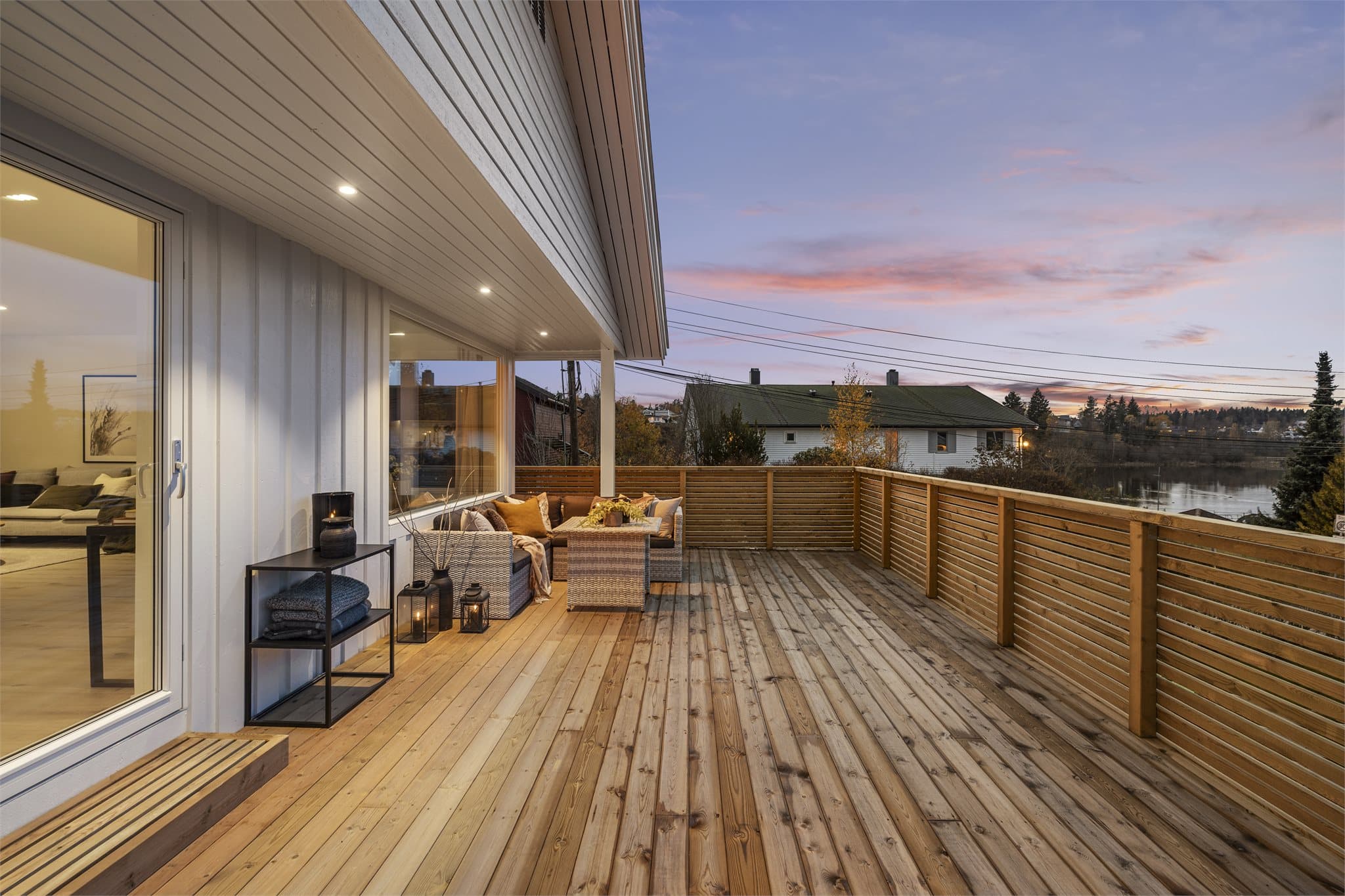 - Kveldsstemning på terrasse -