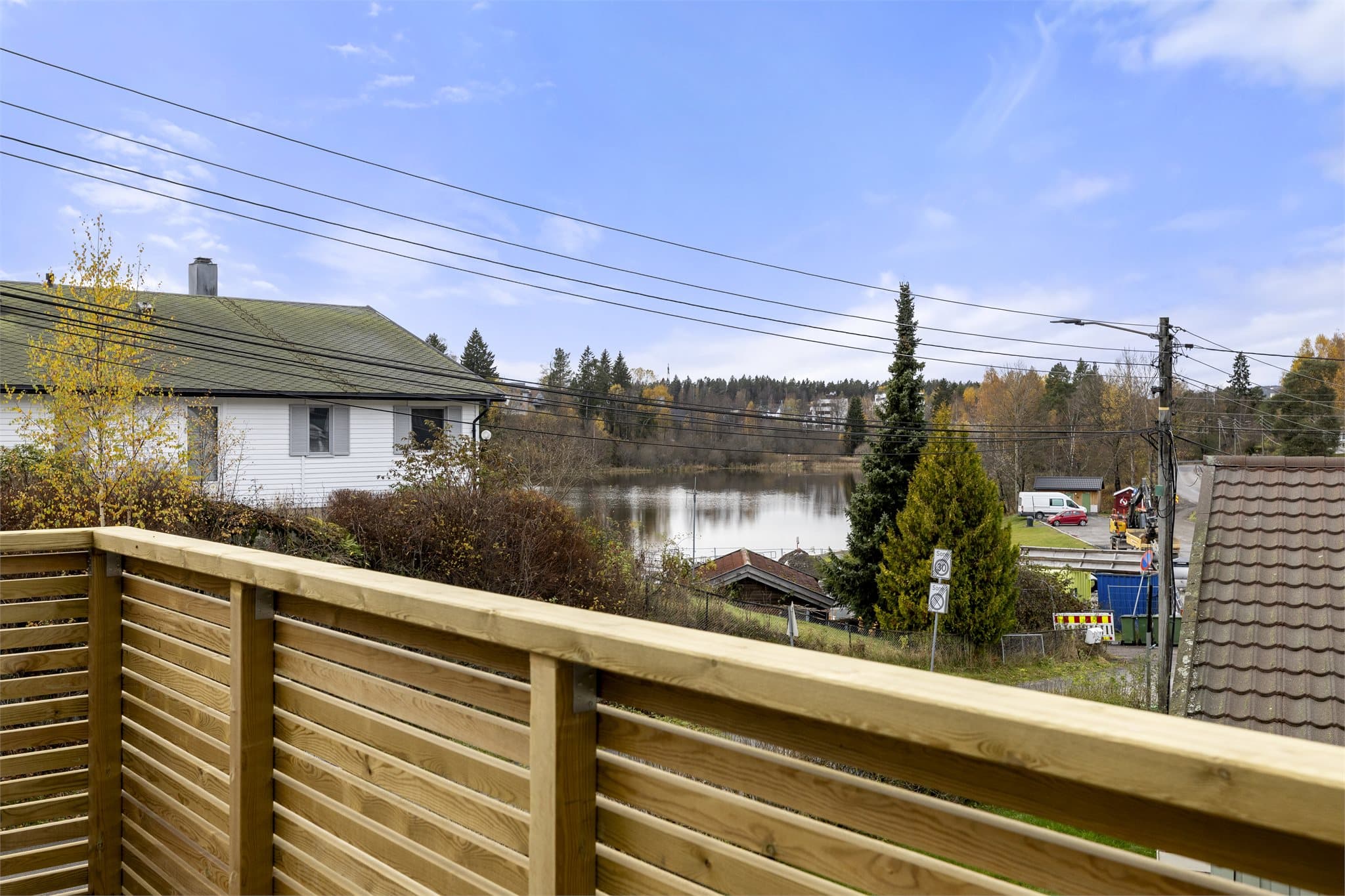 - Kort vei til badeplassen ved Langvannet -