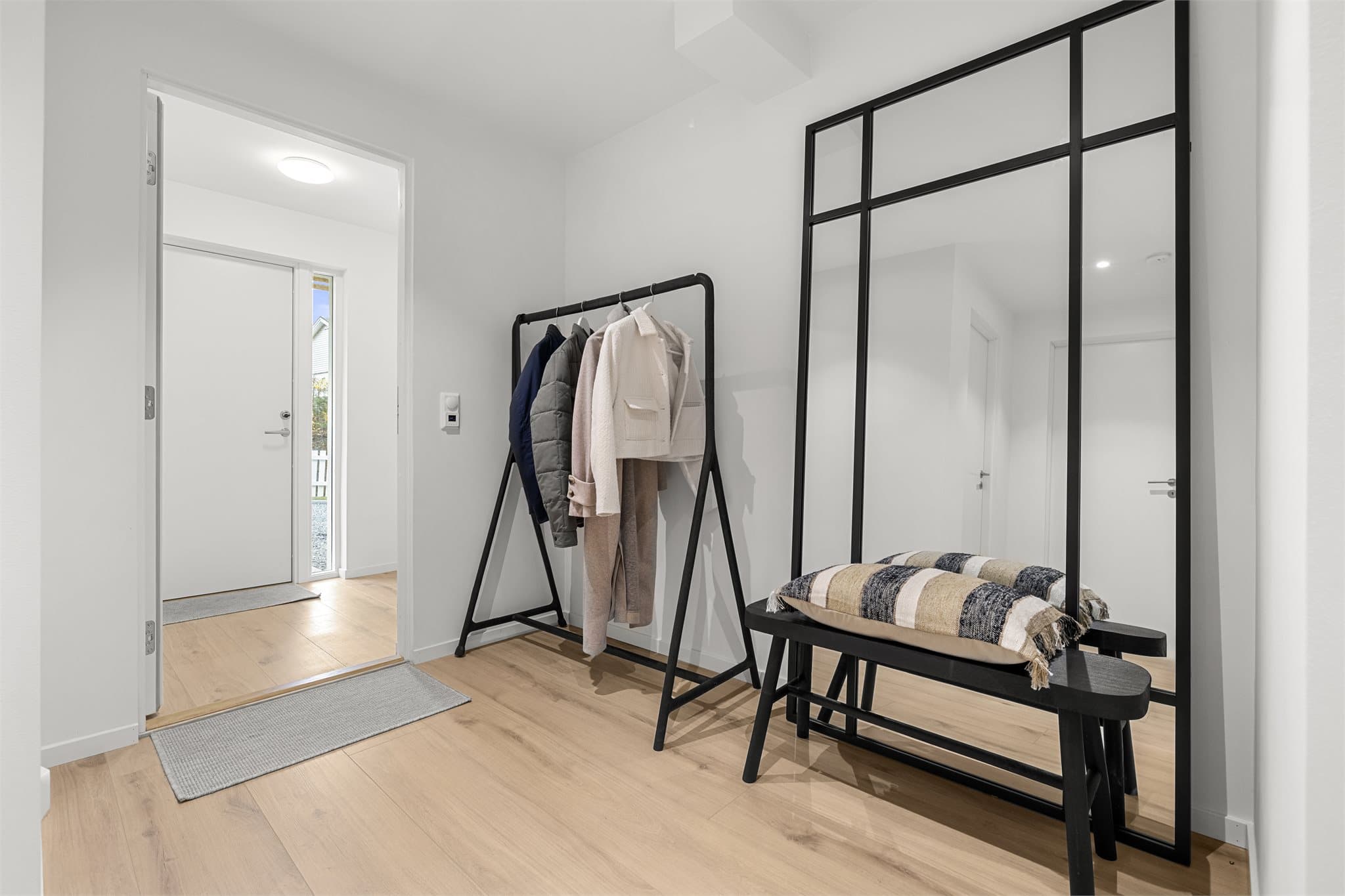 - Lys og innbydende entré med varmefolie i gulv -