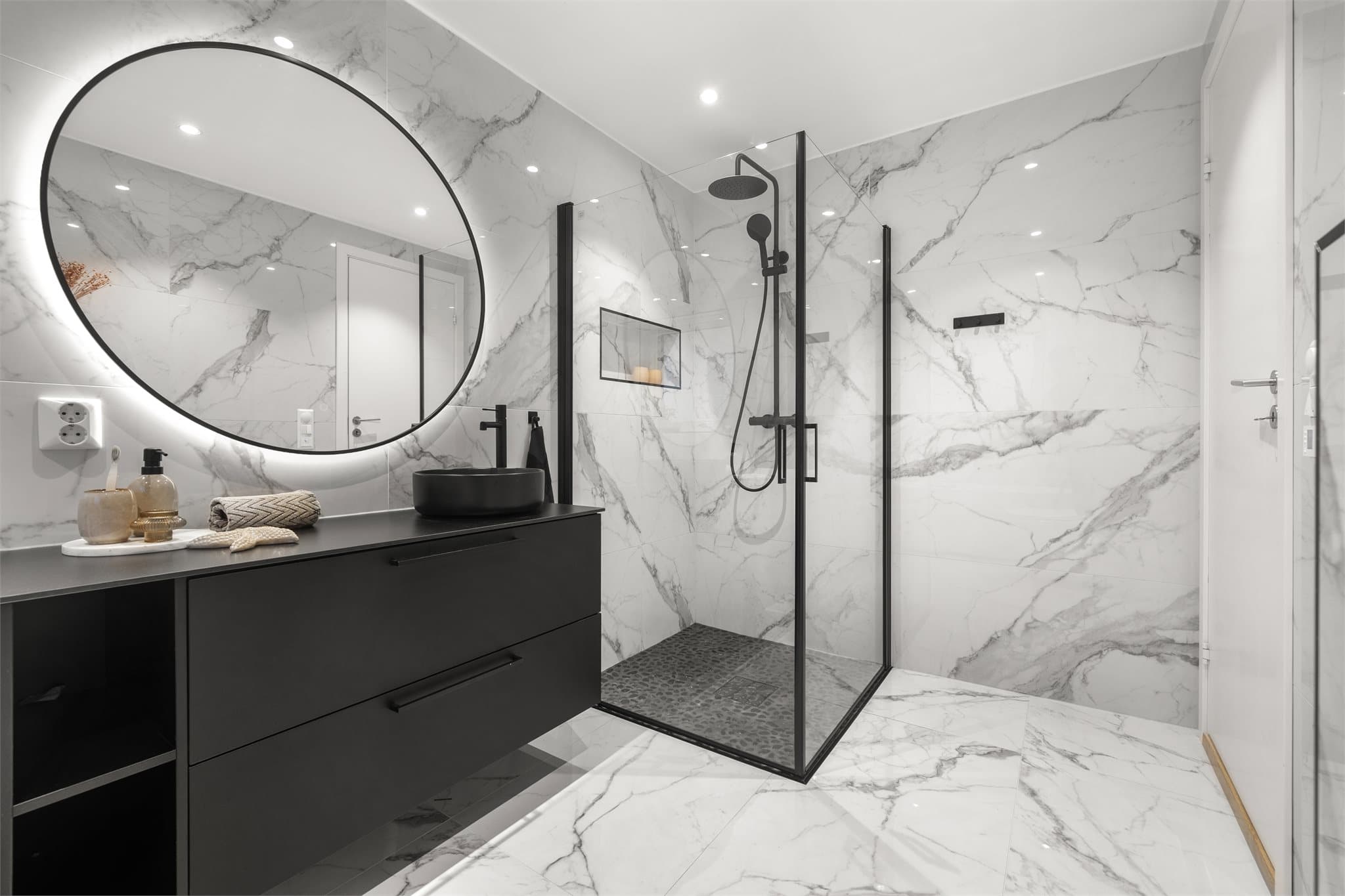 - Delikat bad fra 2023 utført iht. TEK17 og BVN – dokumentert i Boligmappa -