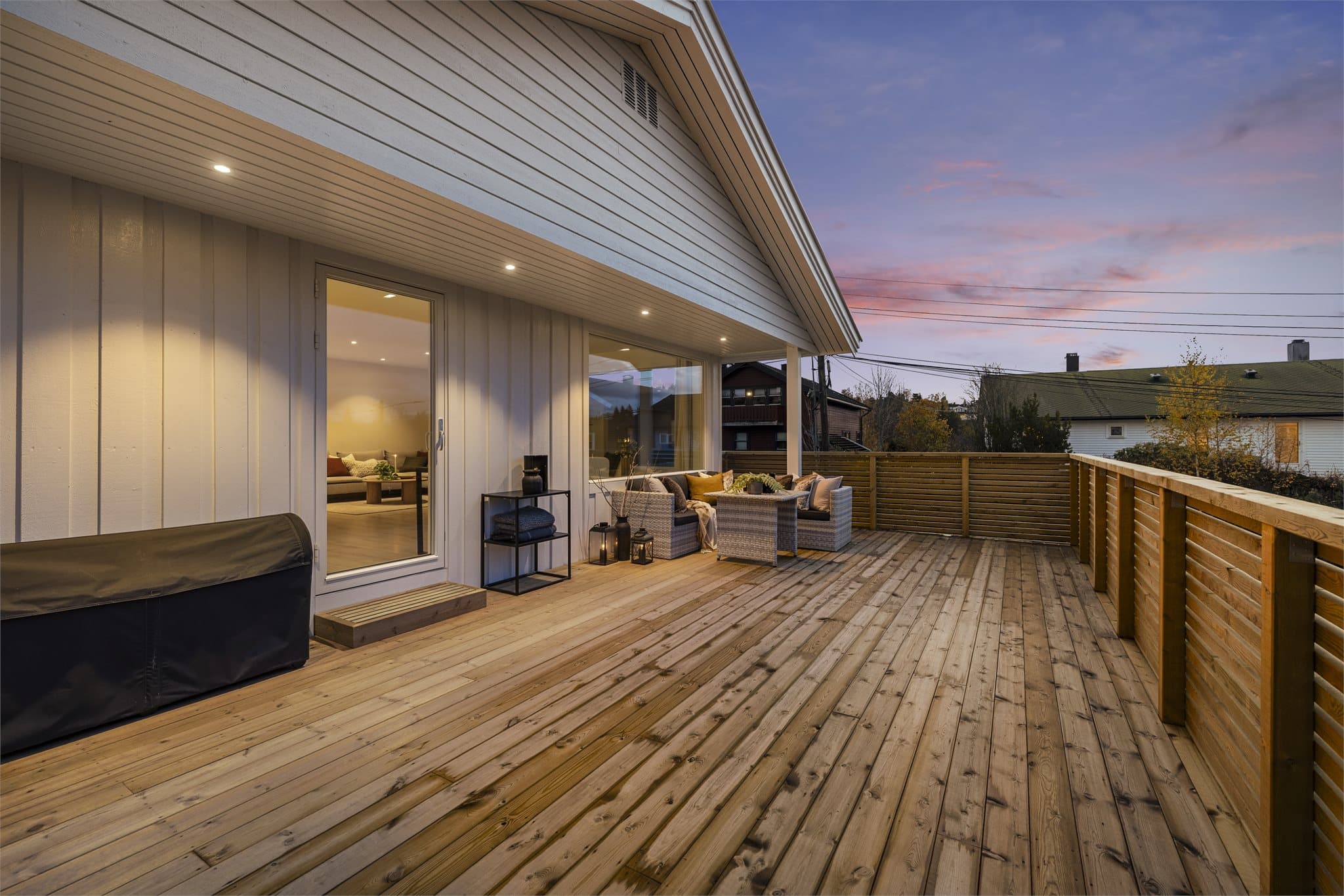 - God plass til grill og sittegruppe -