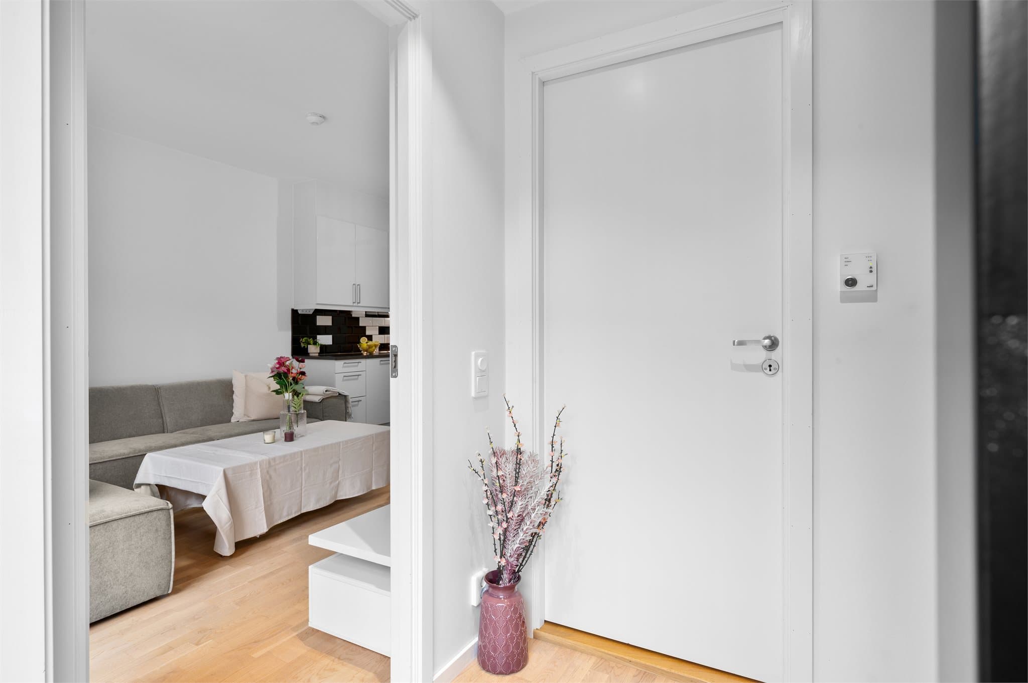 - Du blir ønsket velkommen hjem til en svært innbydende entré som måler 2,9 m² -